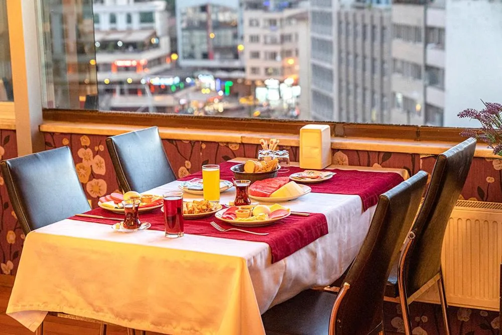 Restaurant/places to eat in Pamuk City Hotel