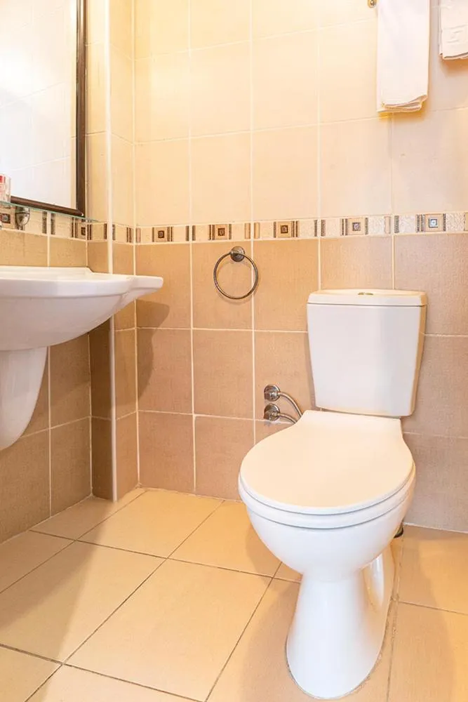 Toilet in Pamuk City Hotel