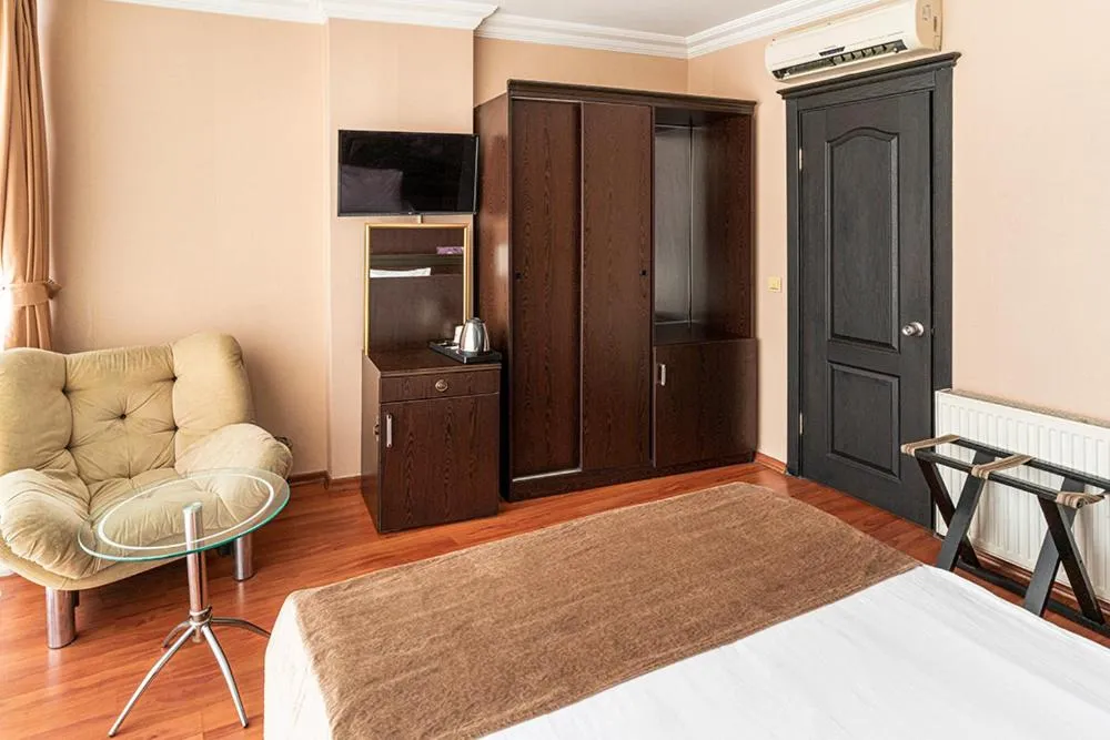 Photo of the whole room, Bed in Pamuk City Hotel