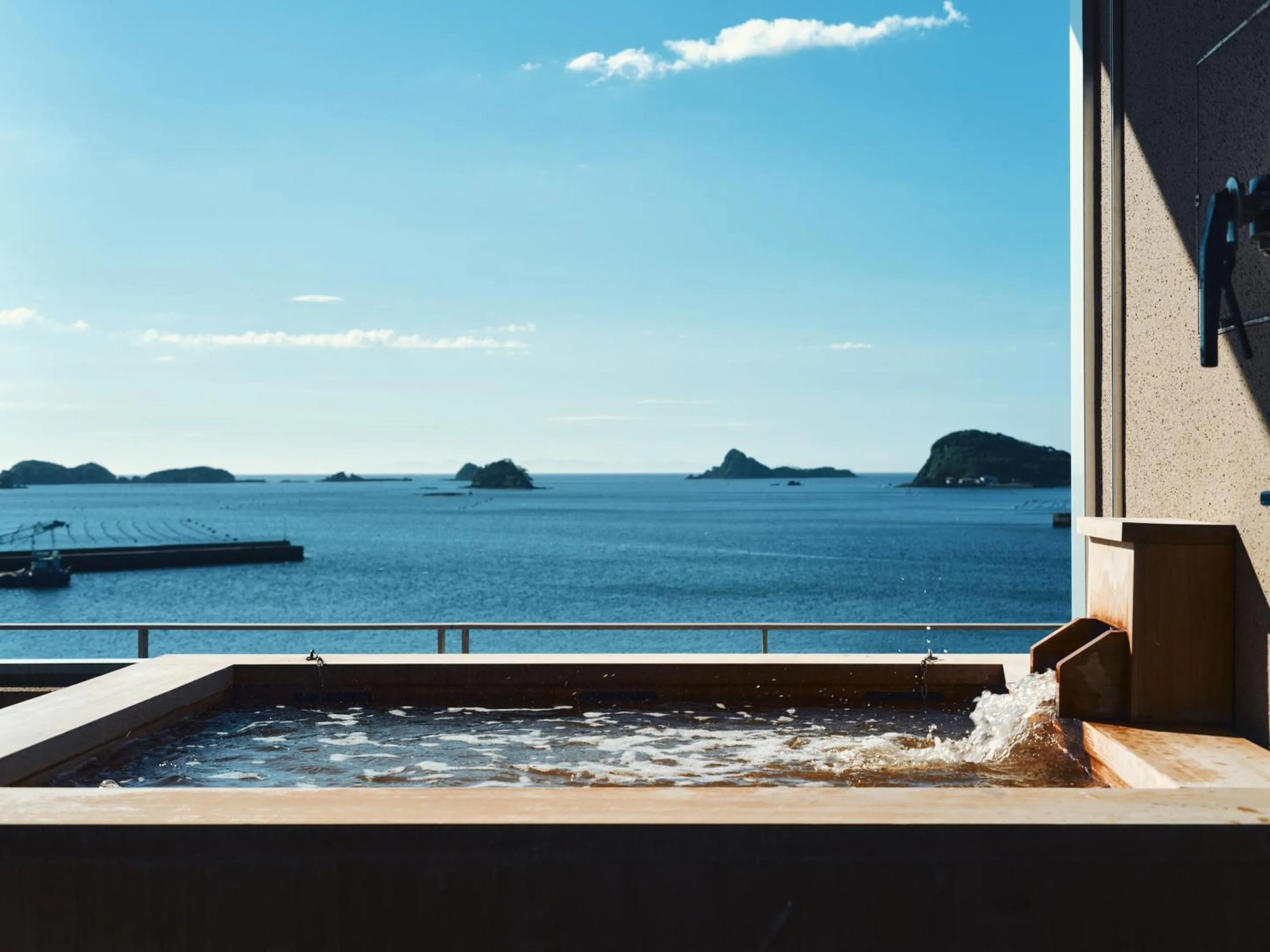 Hot Spring Bath in IKI RETREAT by Onko Chishin