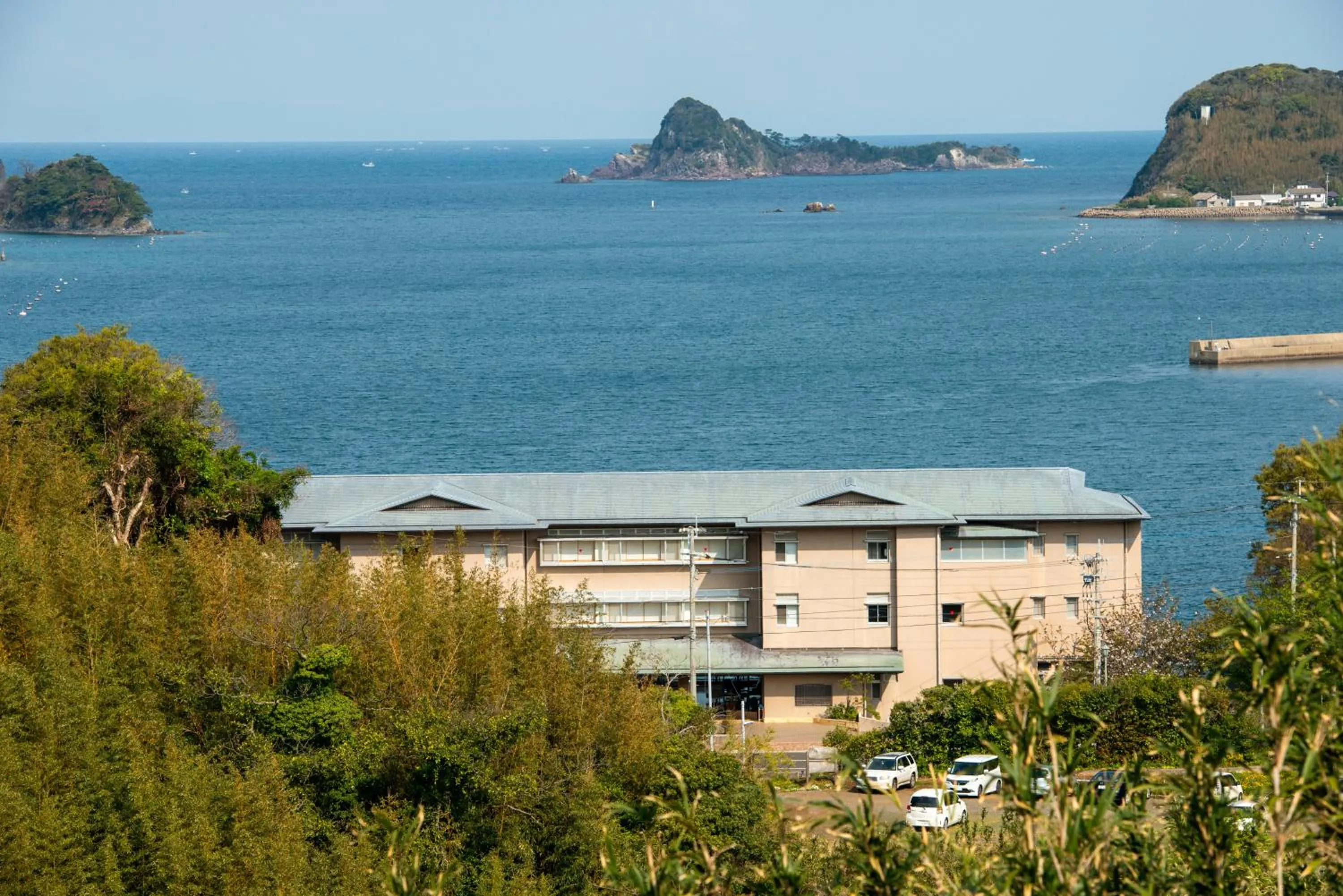 Property building in IKI RETREAT by Onko Chishin