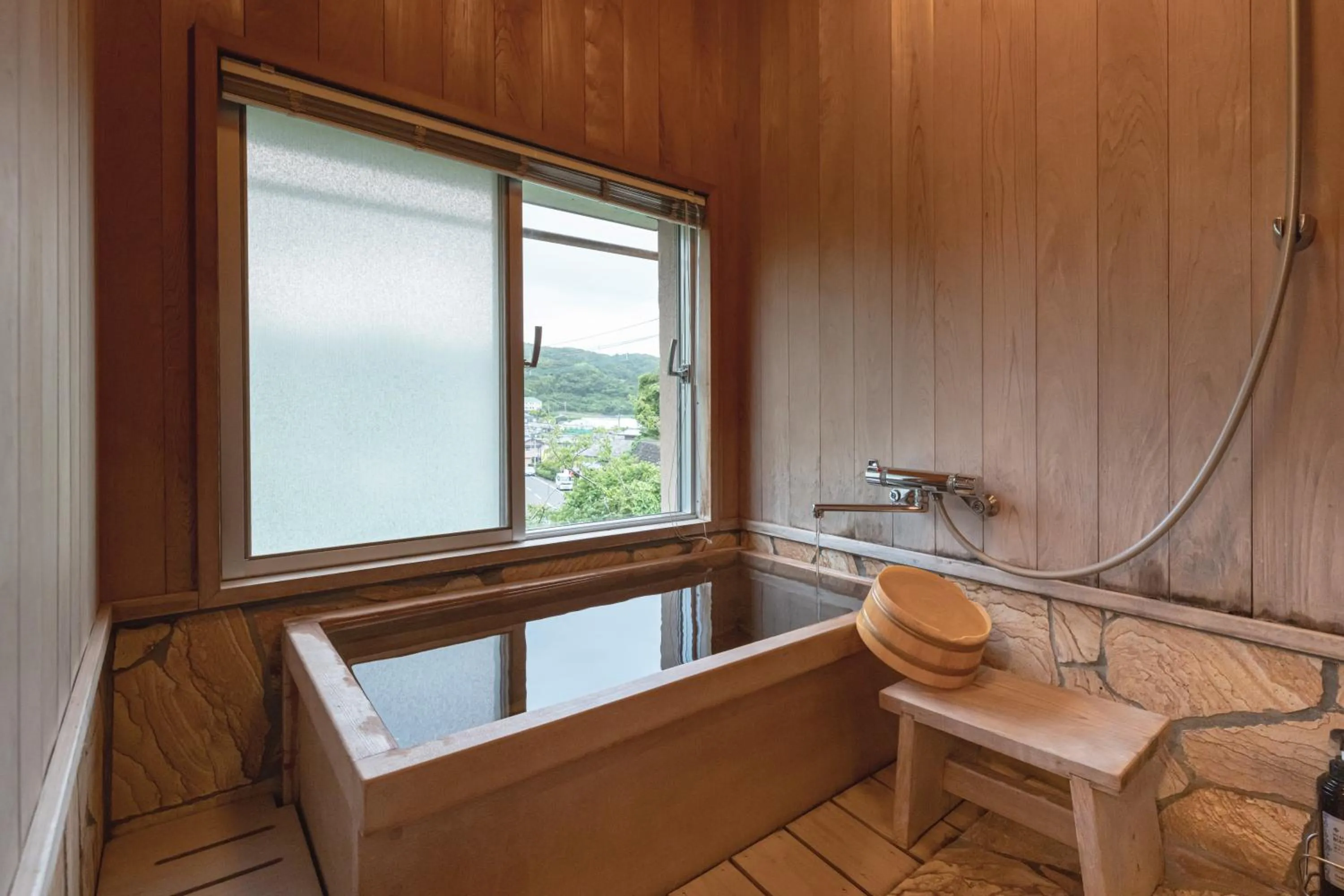 Shower in IKI RETREAT by Onko Chishin