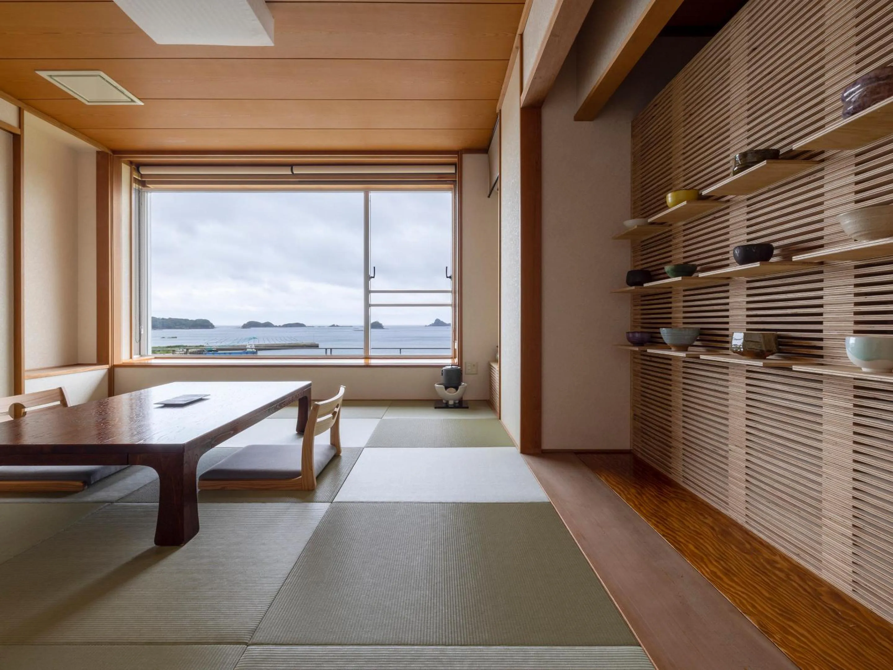 Photo of the whole room, Bed in IKI RETREAT by Onko Chishin