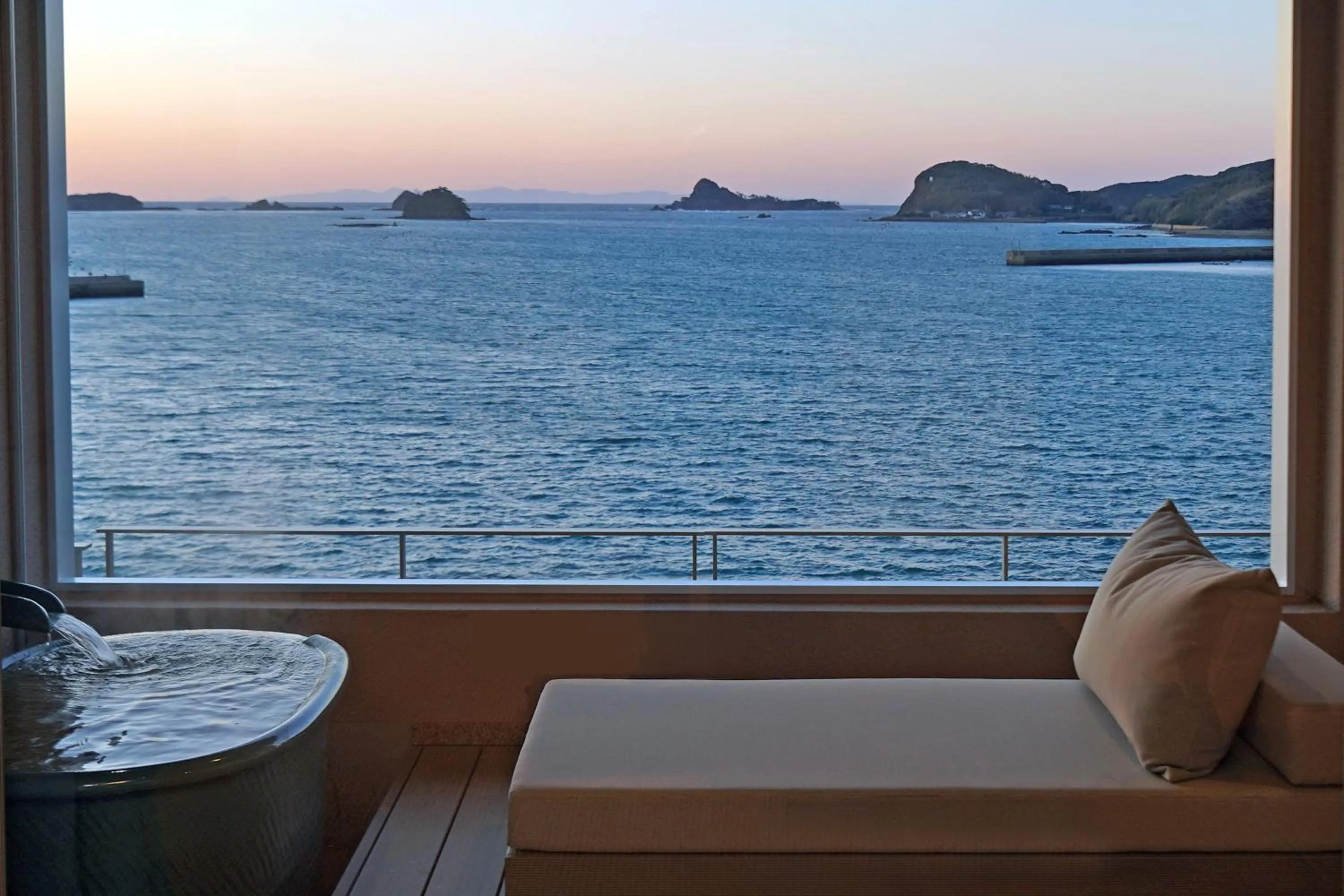 Hot Spring Bath in IKI RETREAT by Onko Chishin