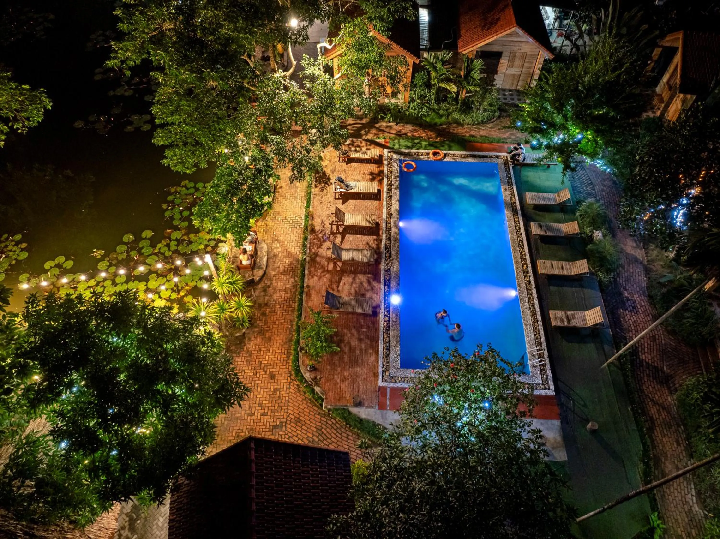 Night in Tam Coc Rocky Bungalow