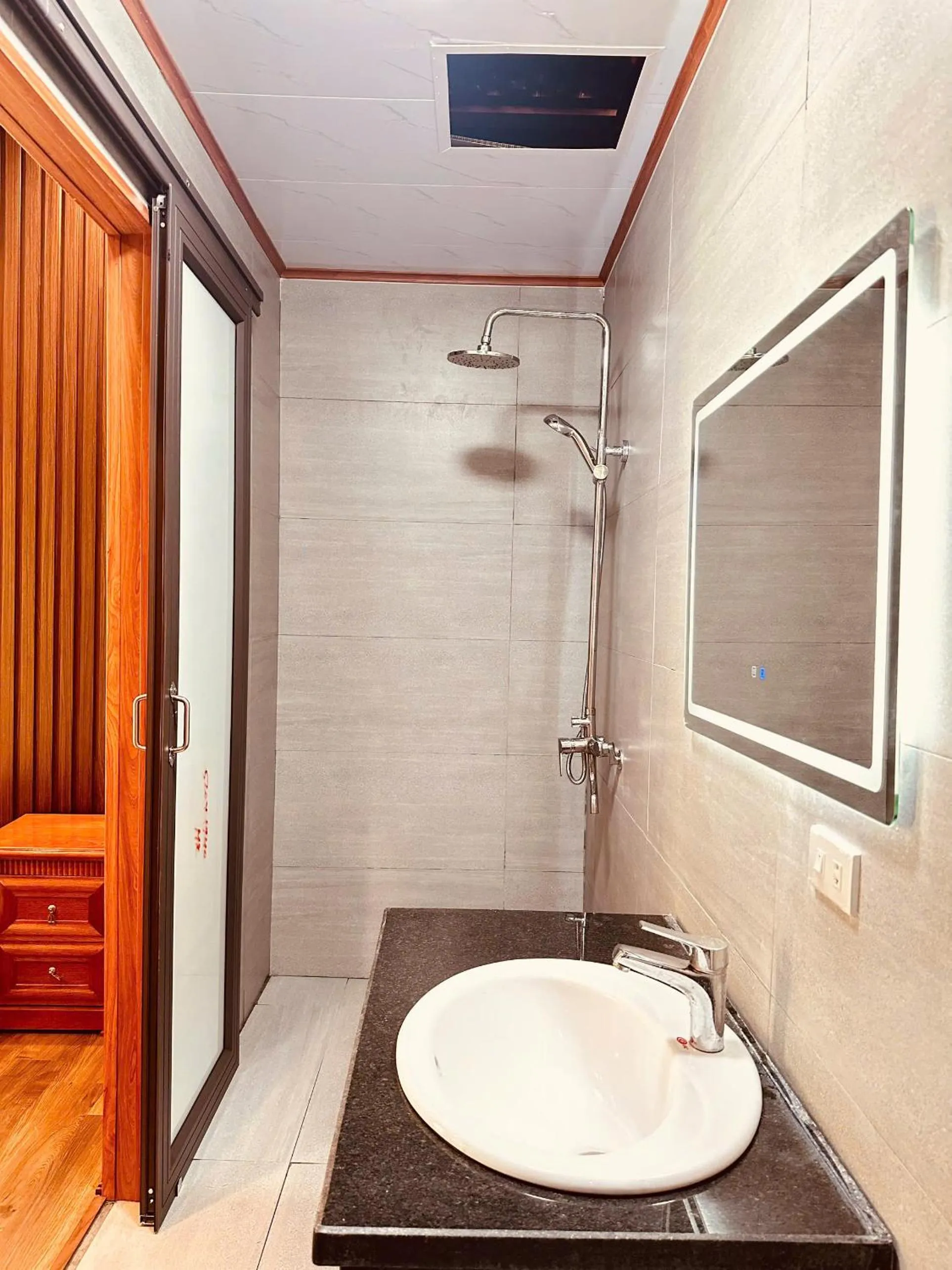 Shower in Tam Coc Rocky Bungalow