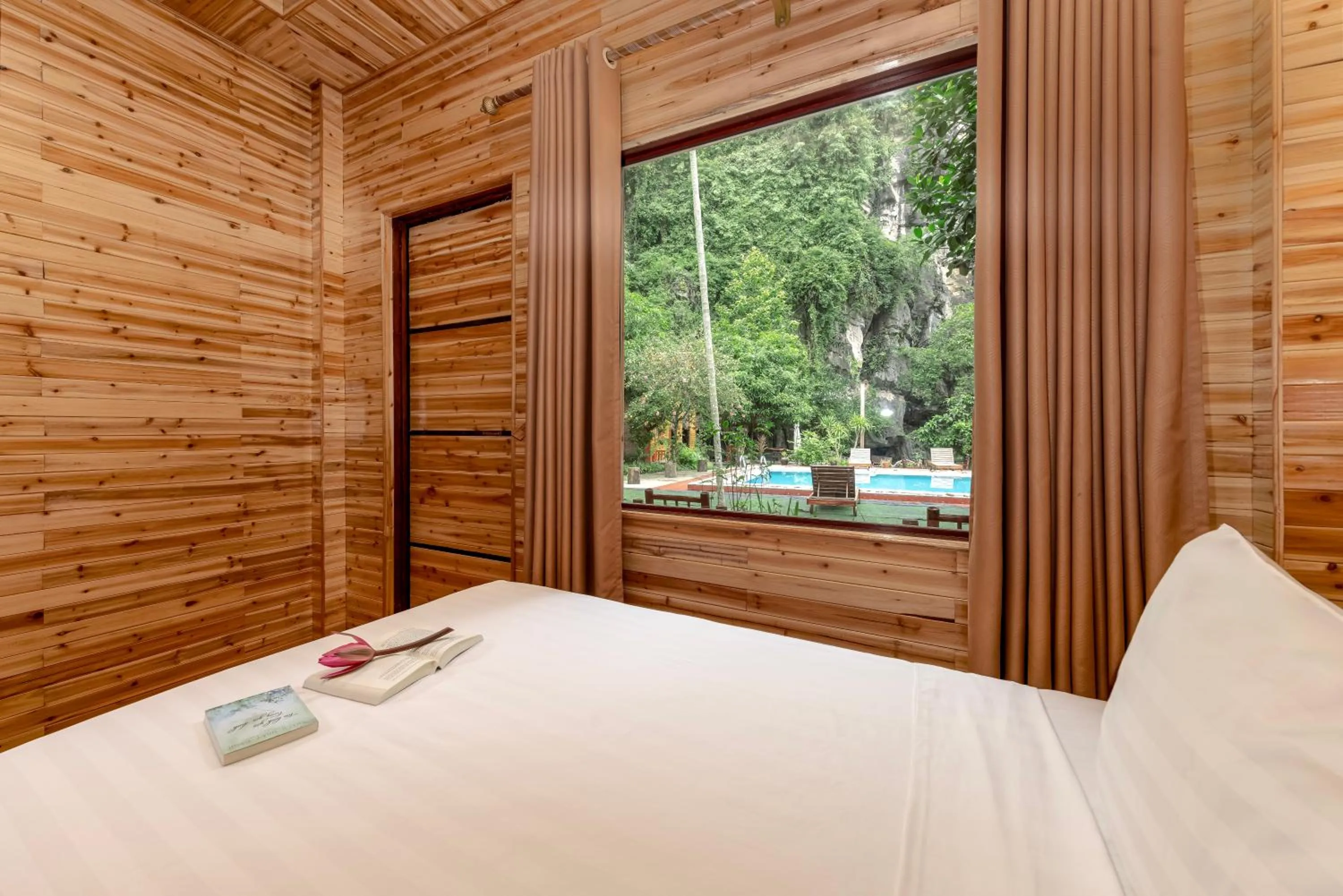 Bed in Tam Coc Rocky Bungalow