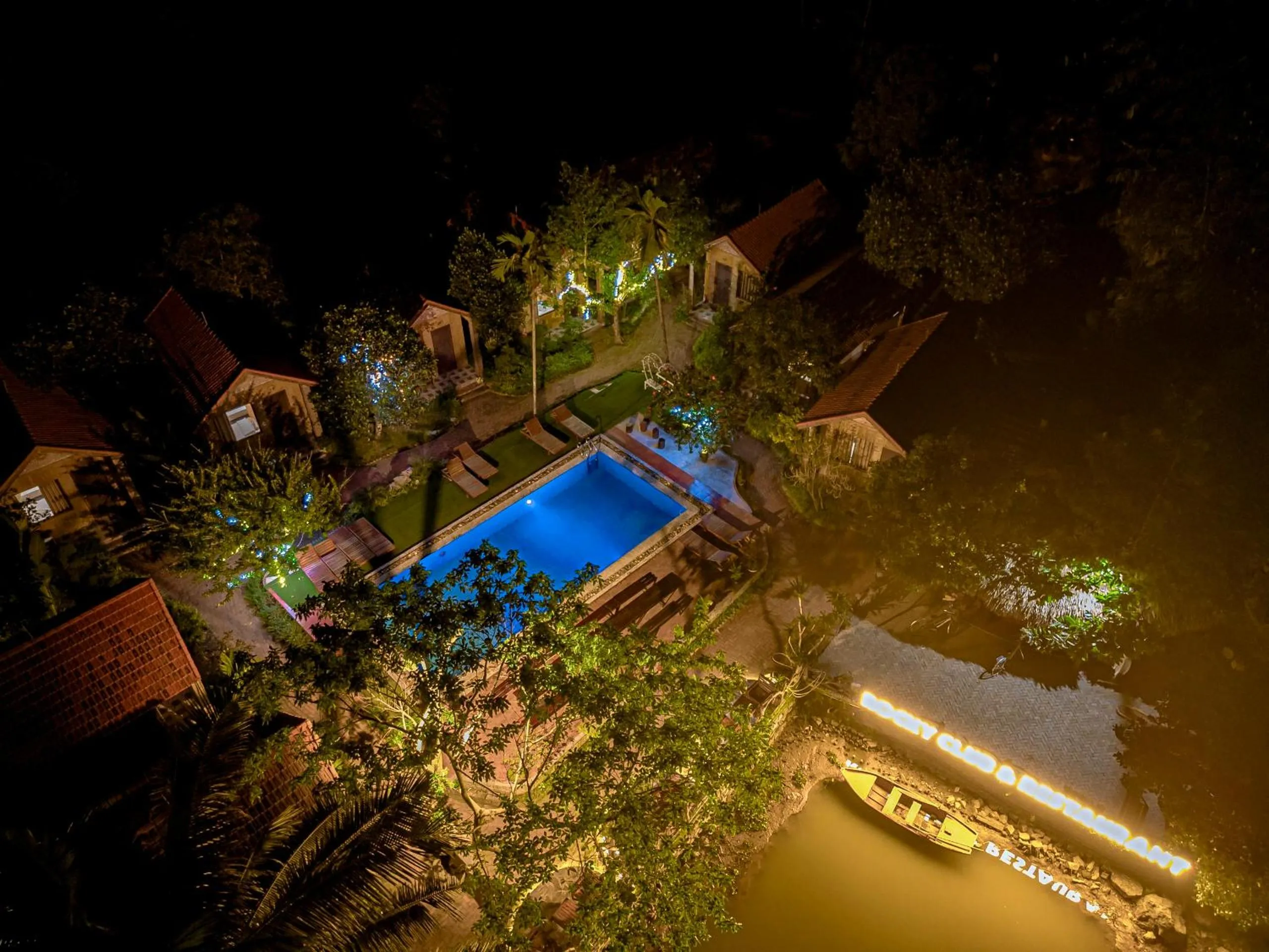 Night in Tam Coc Rocky Bungalow