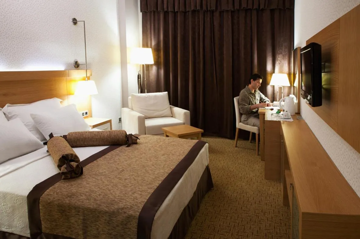 Photo of the whole room, Bed in Siir Boutique Hotel