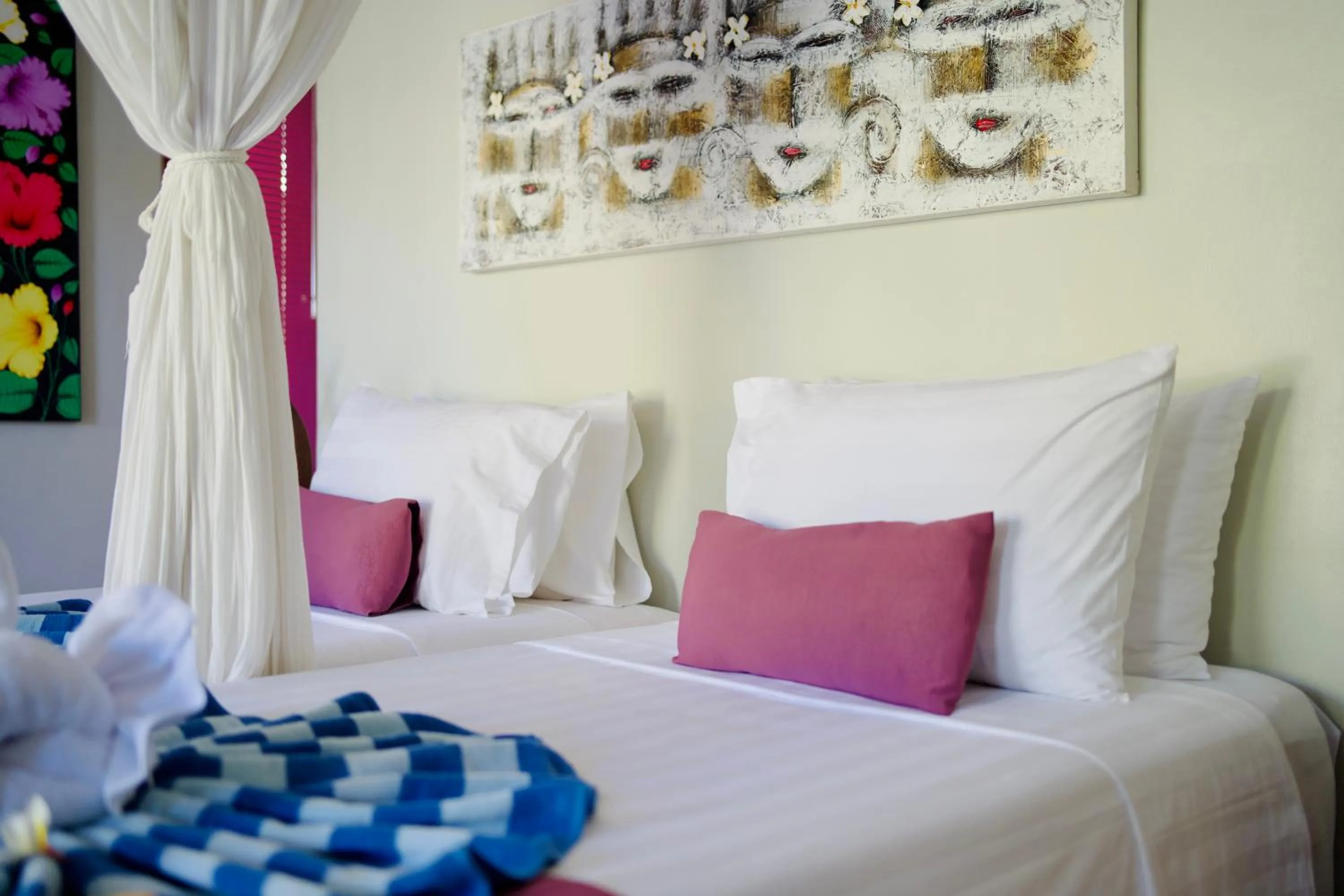 Photo of the whole room, Bed in Poinciana Resort