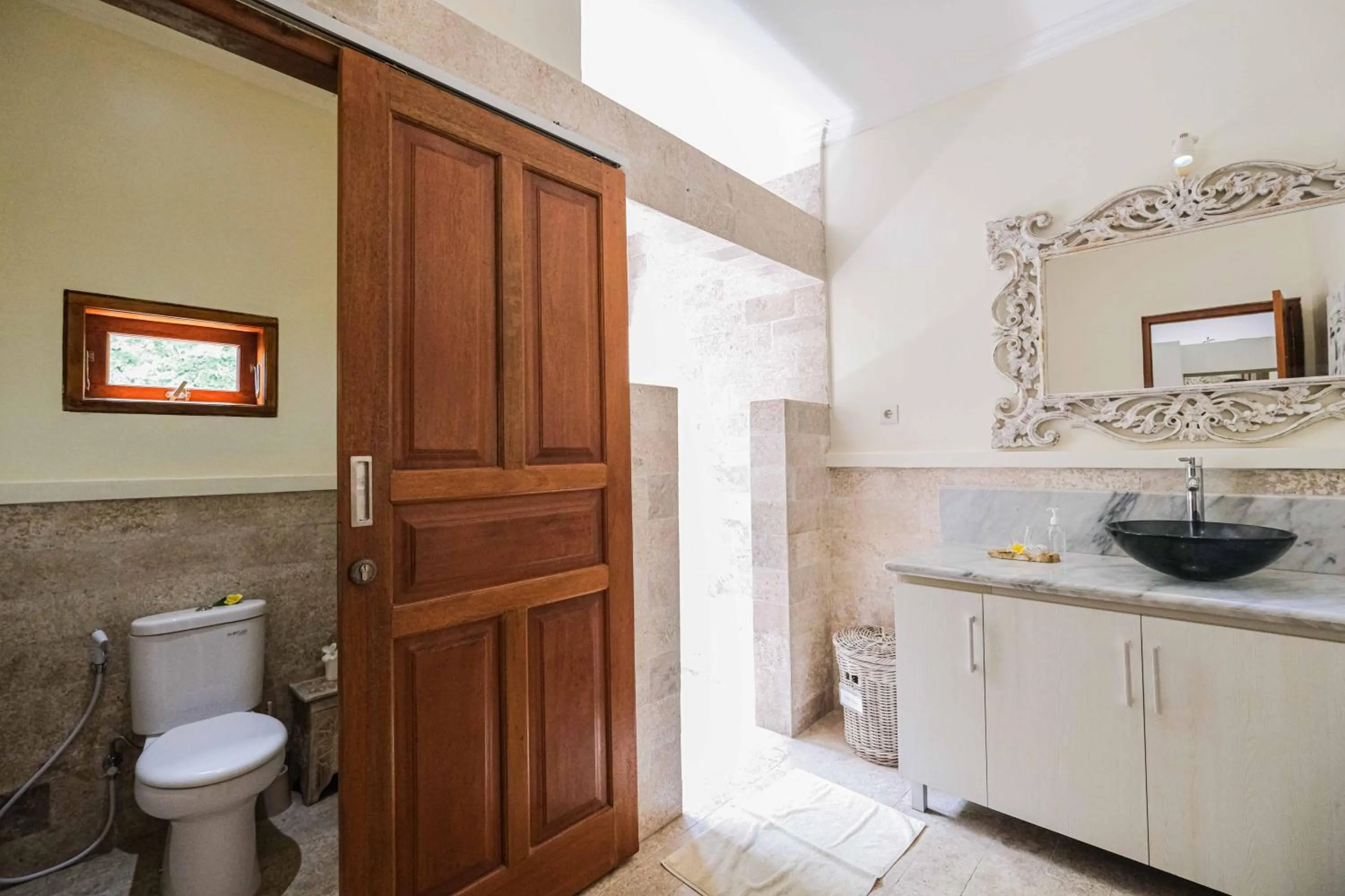 Shower in Poinciana Resort