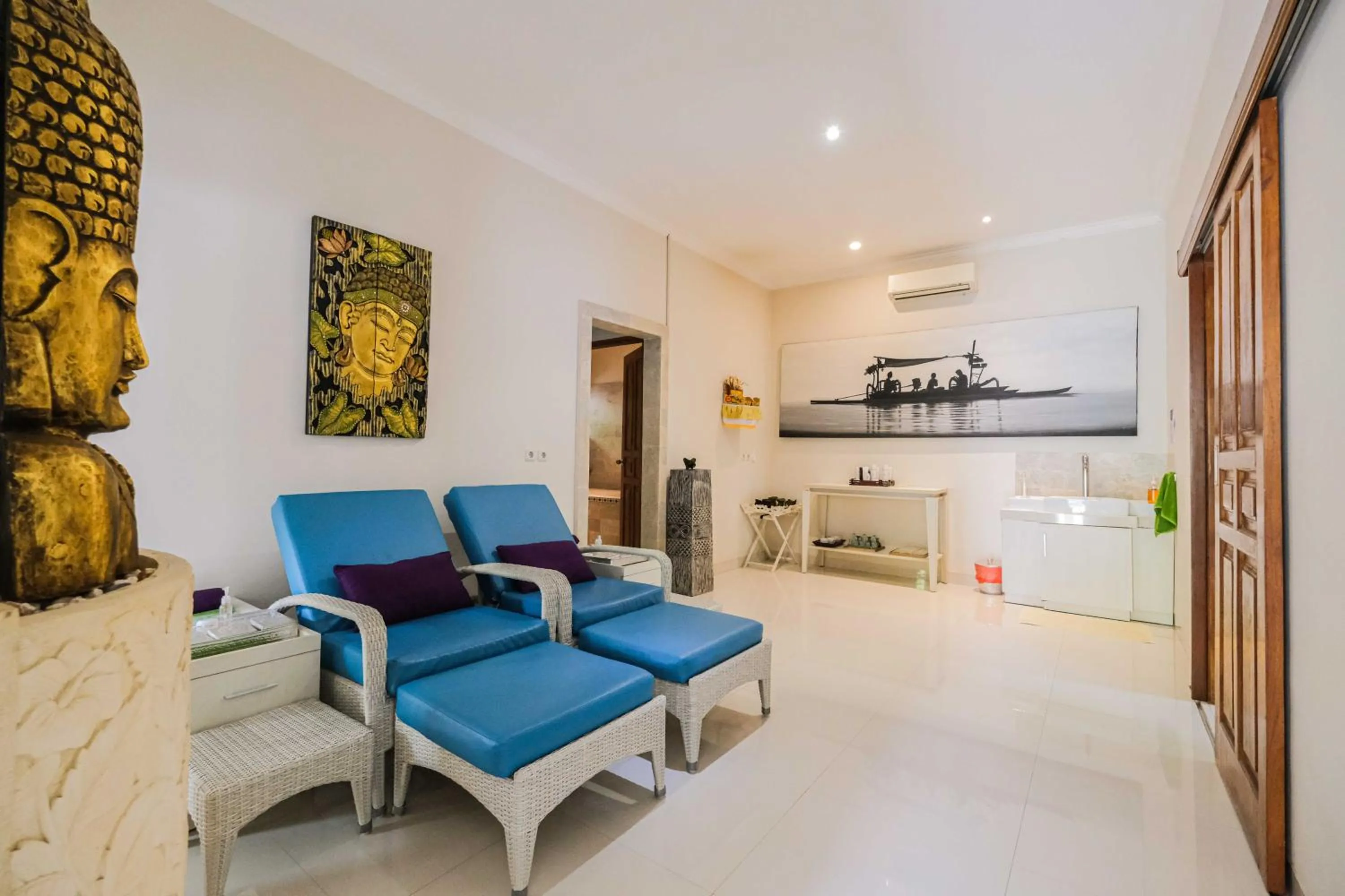 Massage in Poinciana Resort