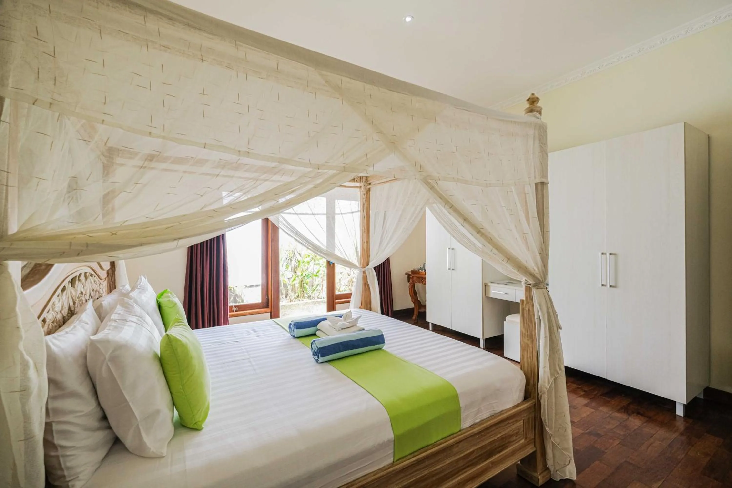 Bed in Poinciana Resort