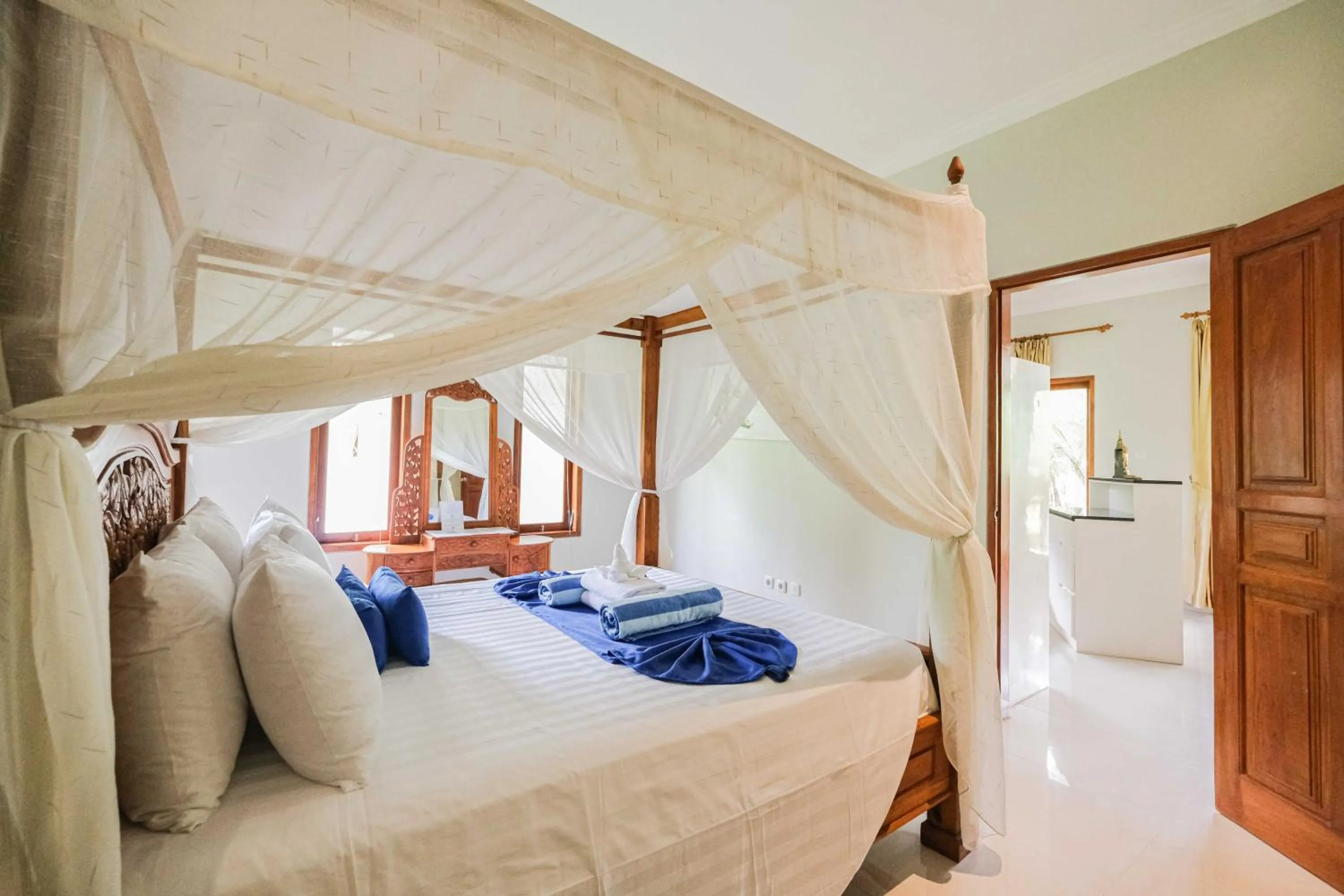 Bed in Poinciana Resort