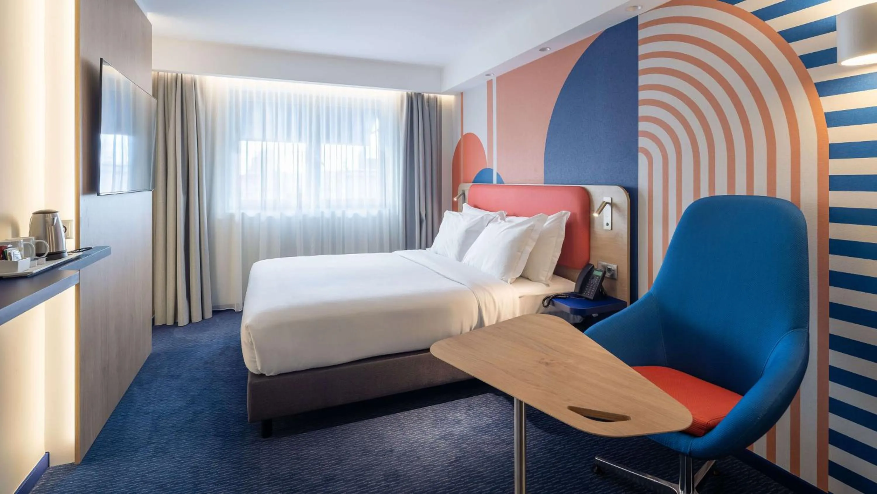 Photo of the whole room, Bed in Holiday Inn Express & Suites Lisbon - Príncipe Real by IHG