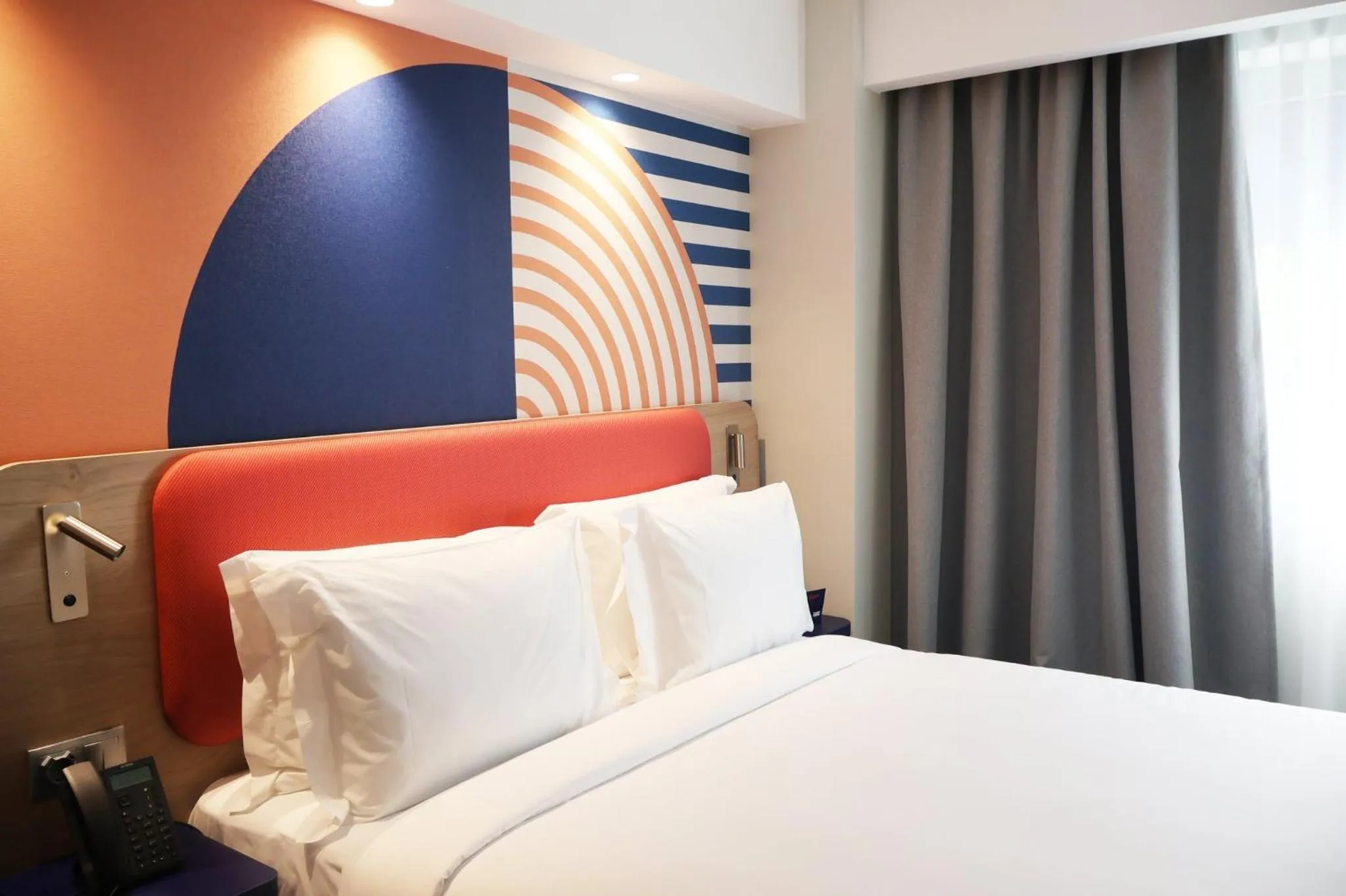 Photo of the whole room, Bed in Holiday Inn Express & Suites Lisbon - Príncipe Real by IHG