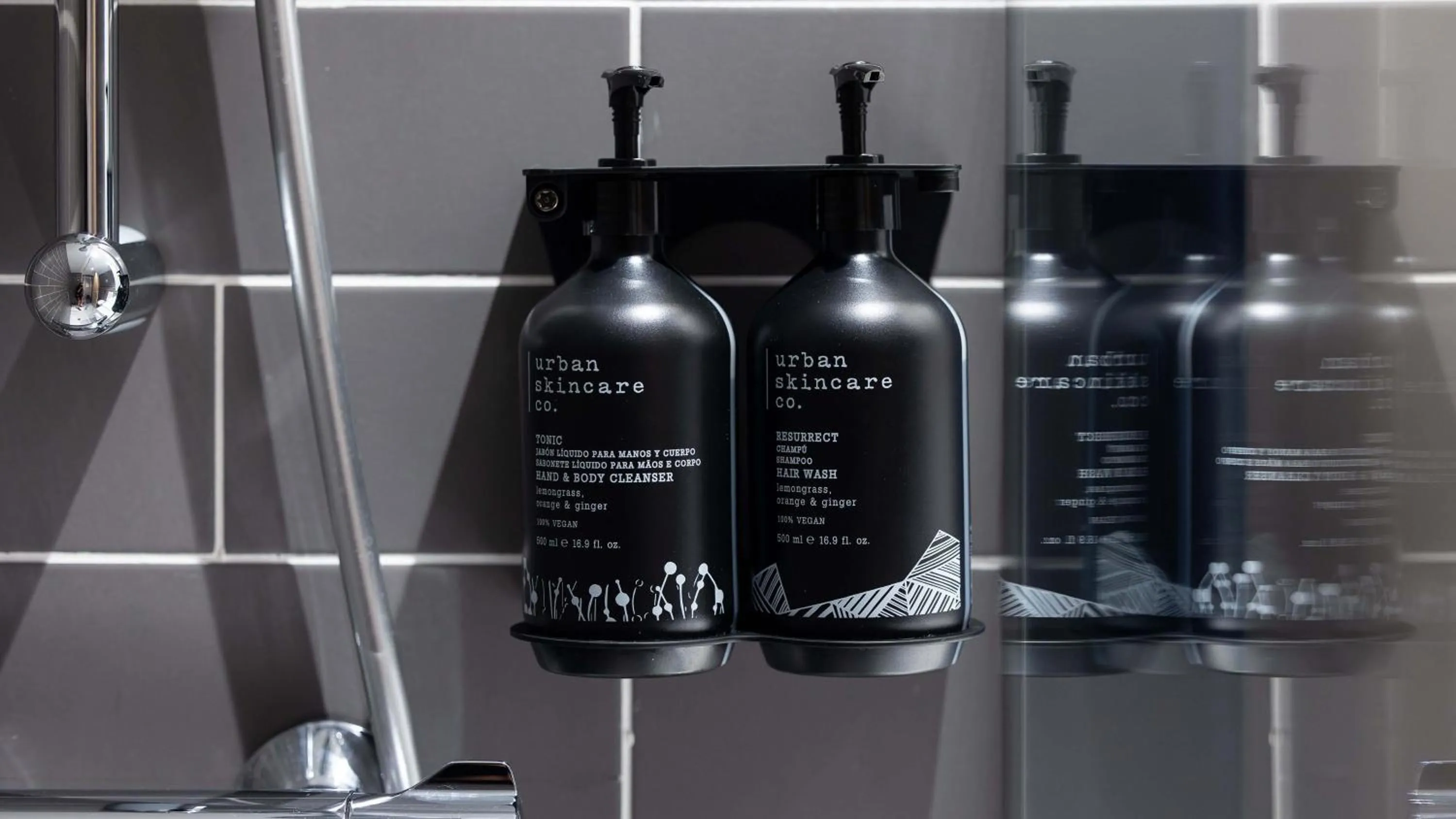 Photo of the whole room in Holiday Inn Express & Suites Lisbon - Príncipe Real by IHG