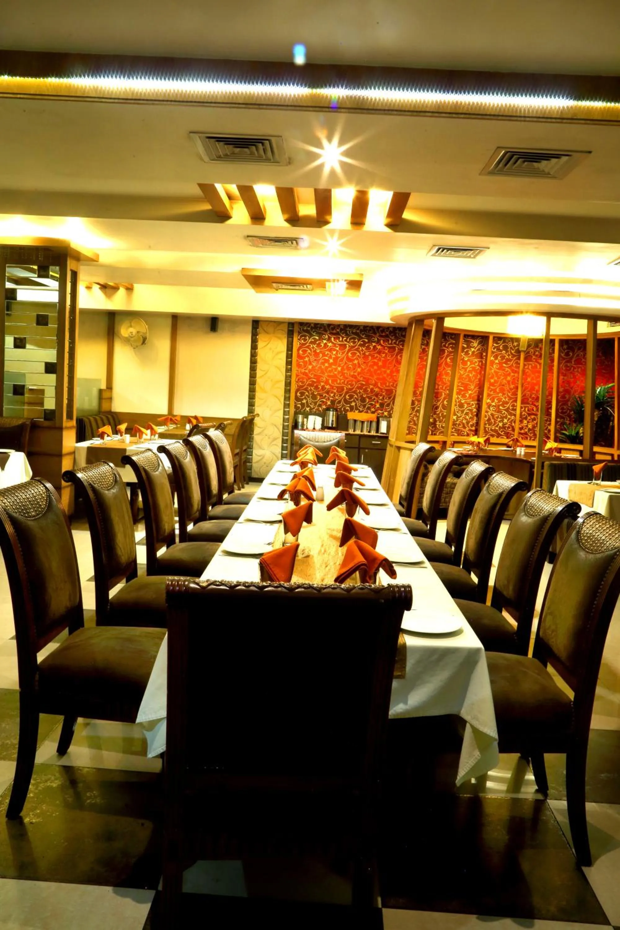 Restaurant/places to eat in Hotel Meera