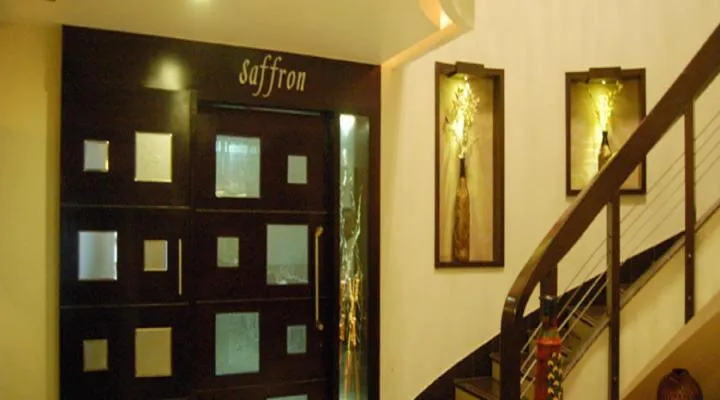 Restaurant/places to eat in Hotel Meera