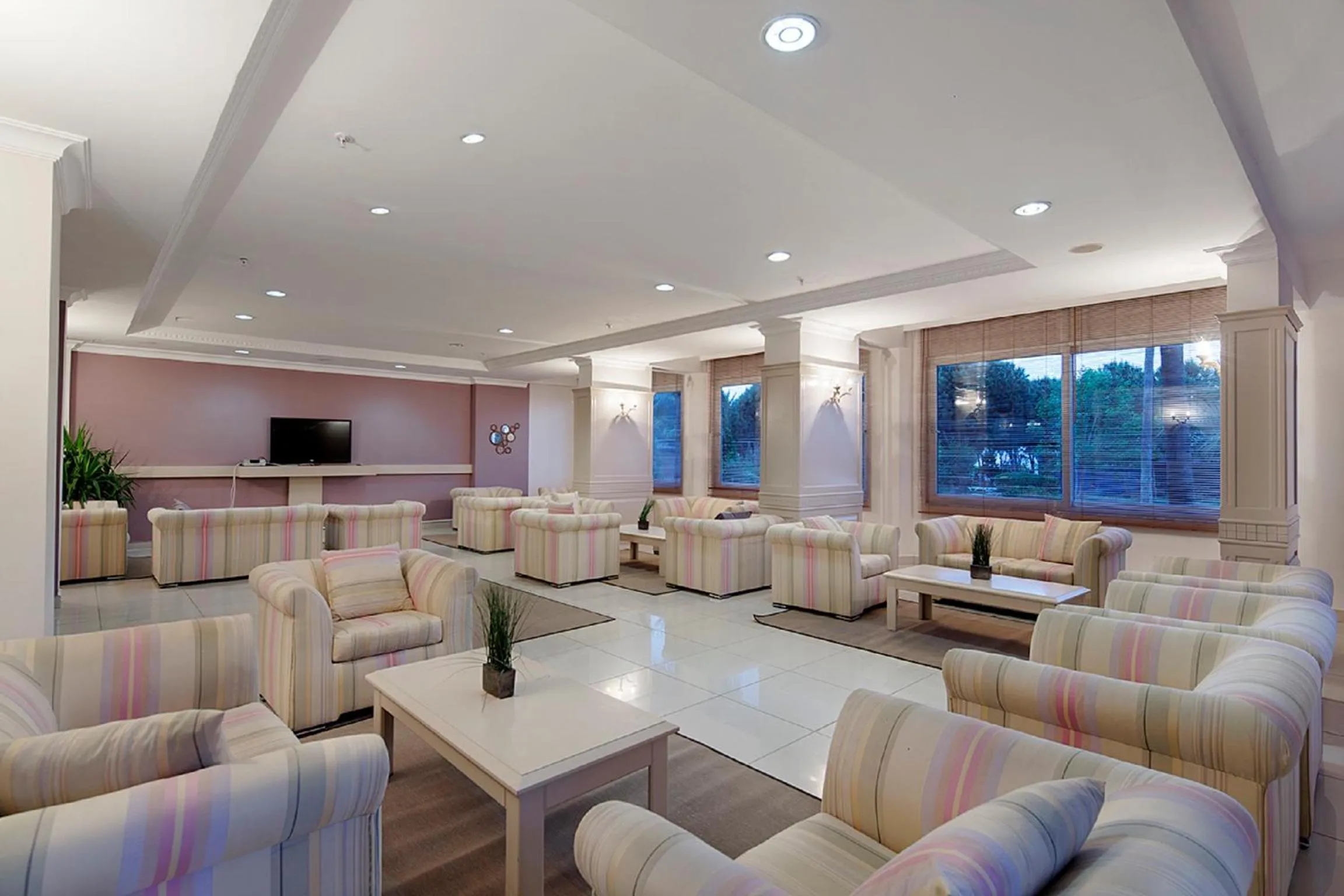 Communal lounge/ TV room in Club Turtas Beach - All Inclusive