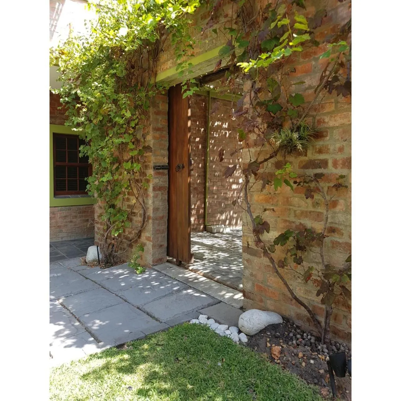 Facade/entrance in Port Del Mar Guesthouse