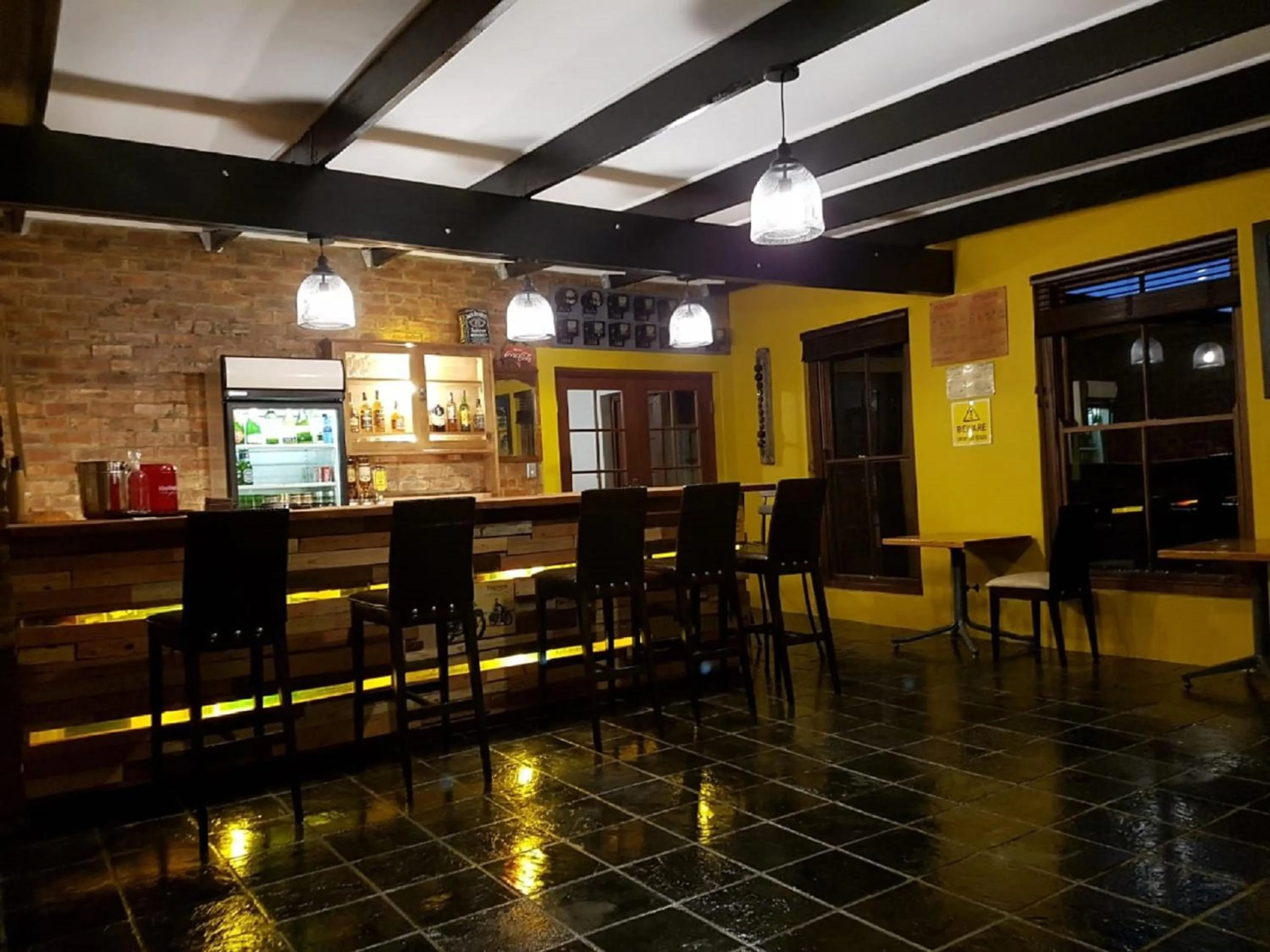 Lounge or bar in Port Del Mar Guesthouse