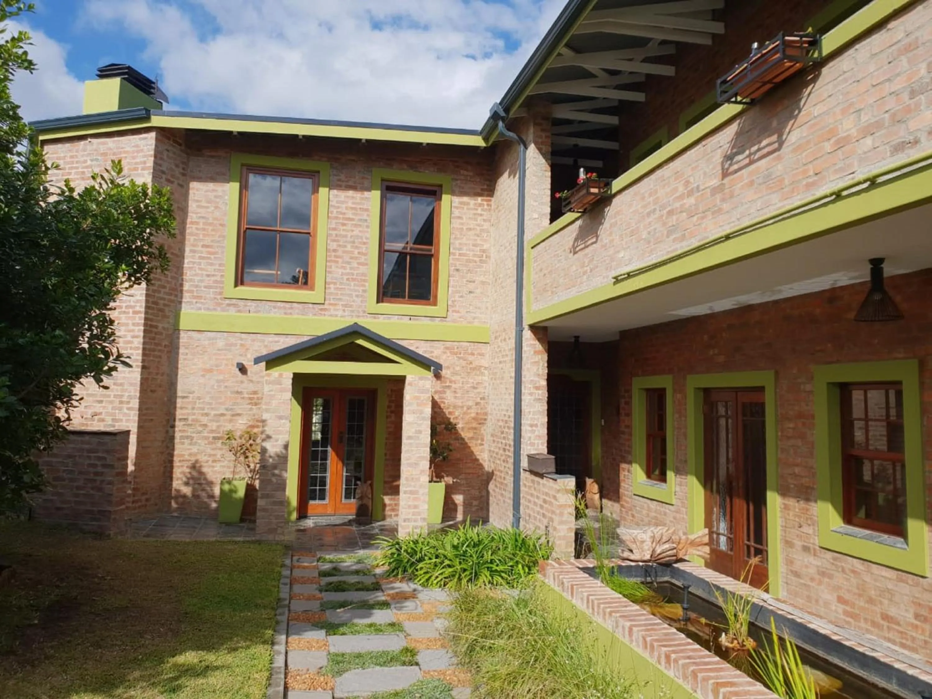 Facade/entrance in Port Del Mar Guesthouse
