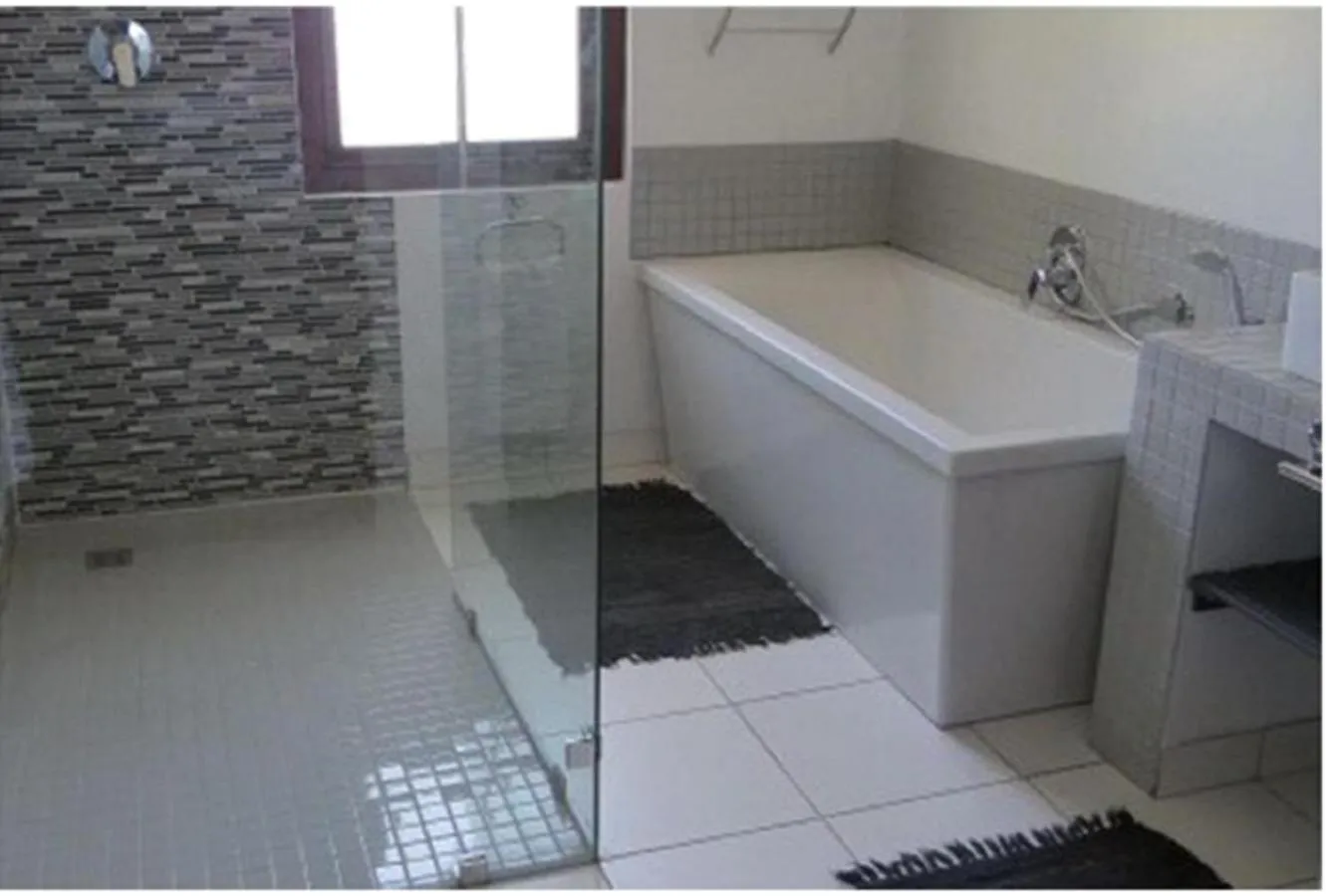 Shower in Port Del Mar Guesthouse