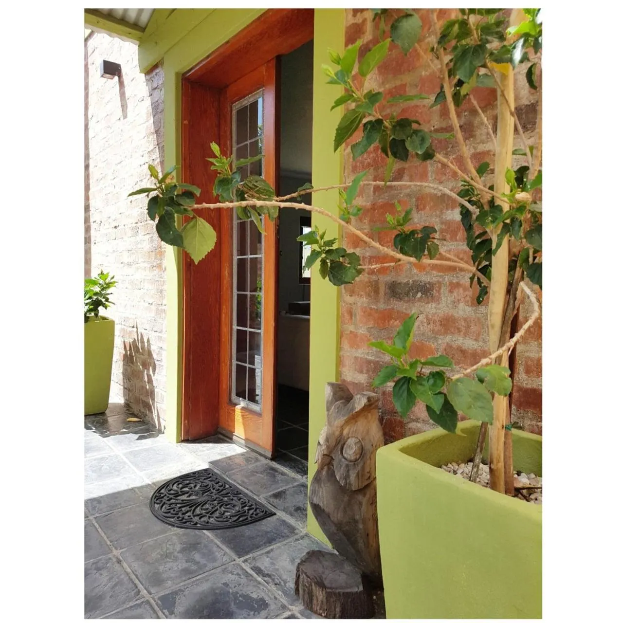 Facade/entrance in Port Del Mar Guesthouse