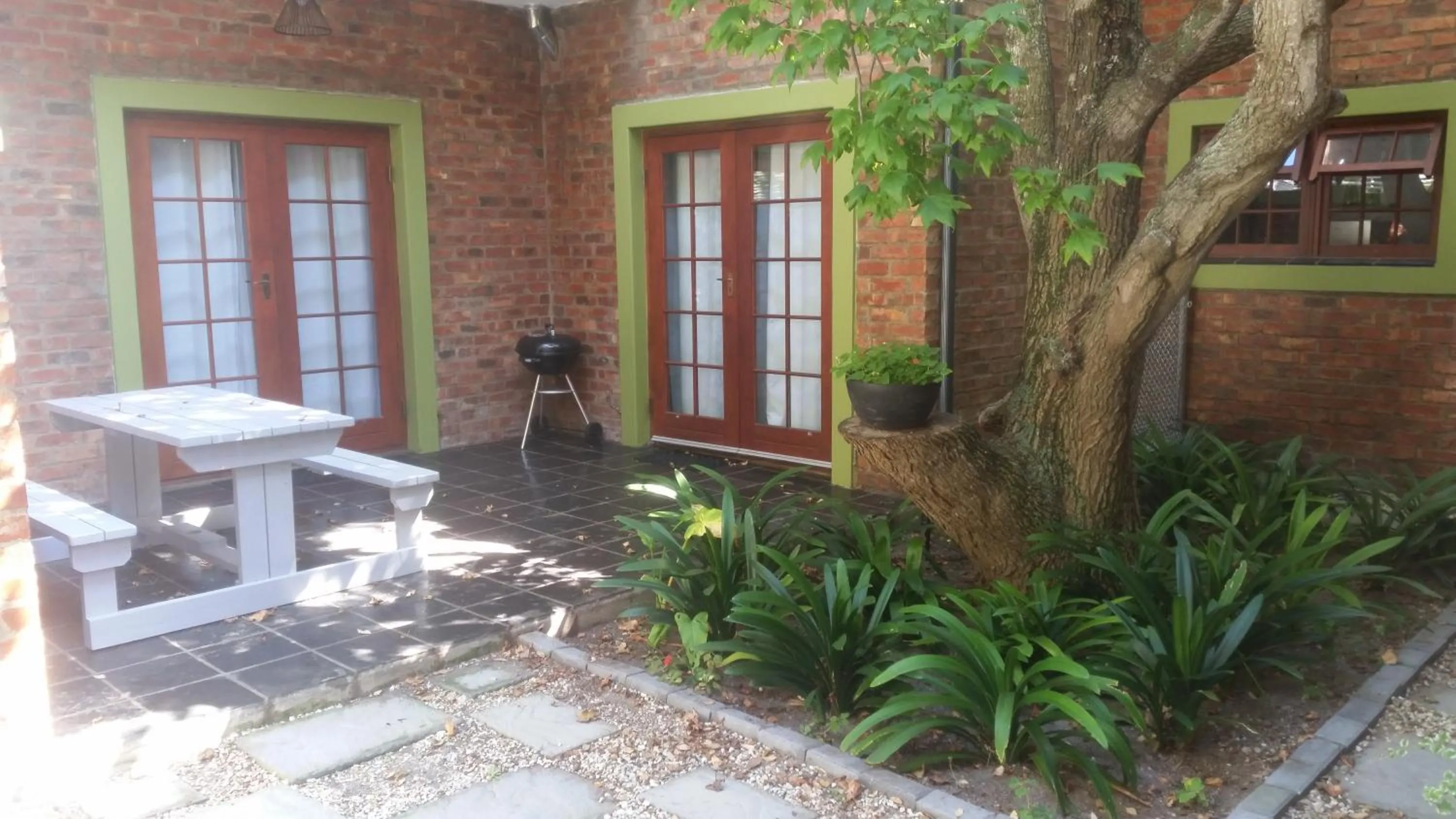 Garden in Port Del Mar Guesthouse