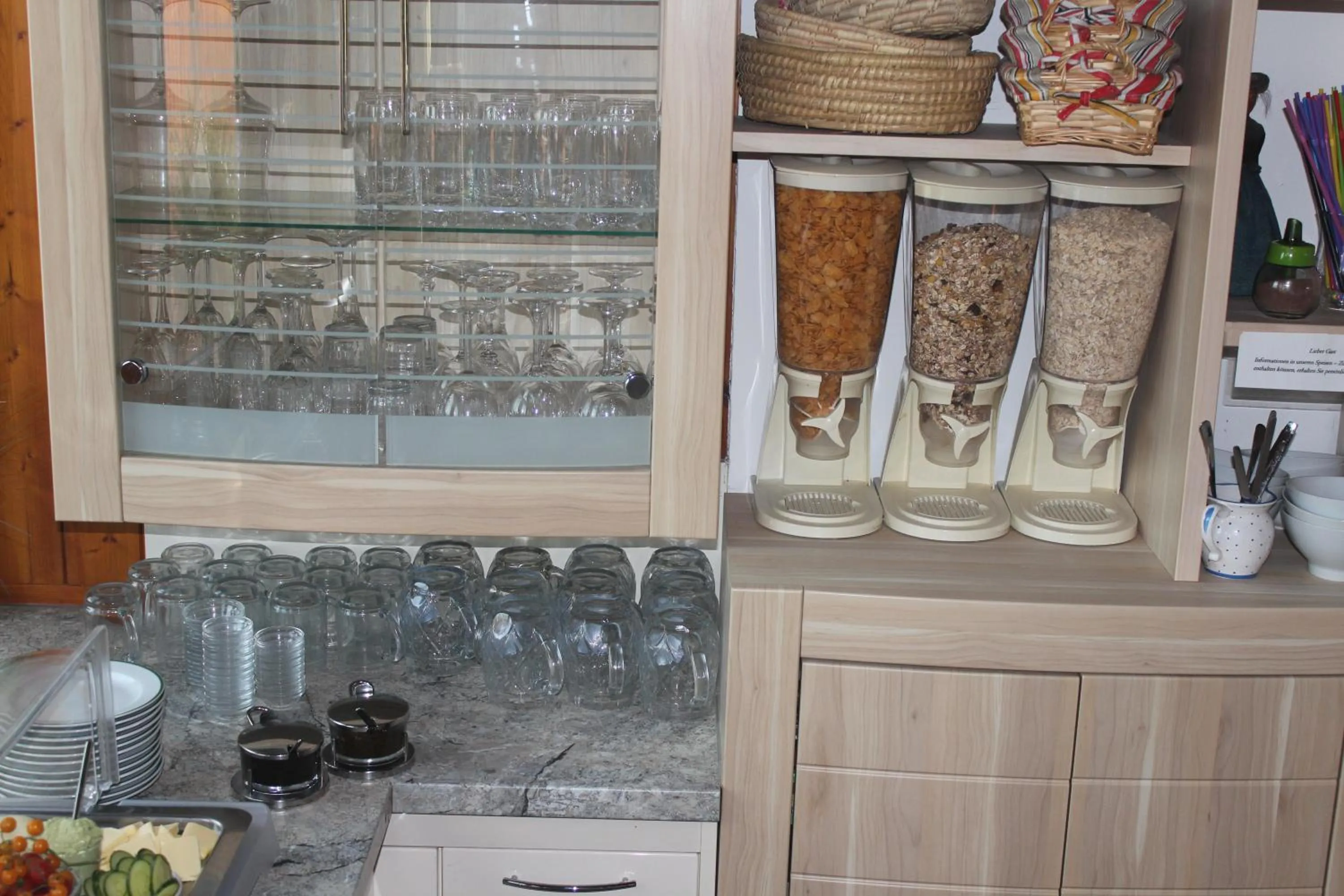 Food and drinks in Gästehaus Christa ****