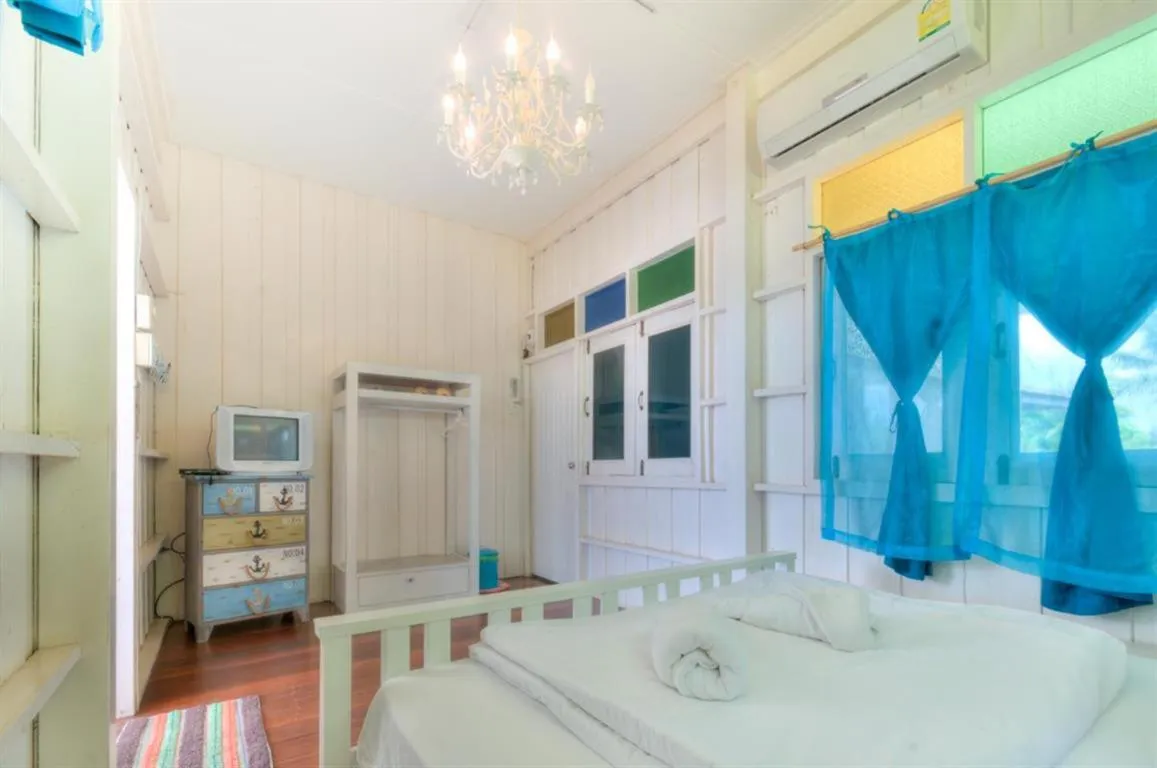 Bed in Khao Tao Beach Lodge Old Siam