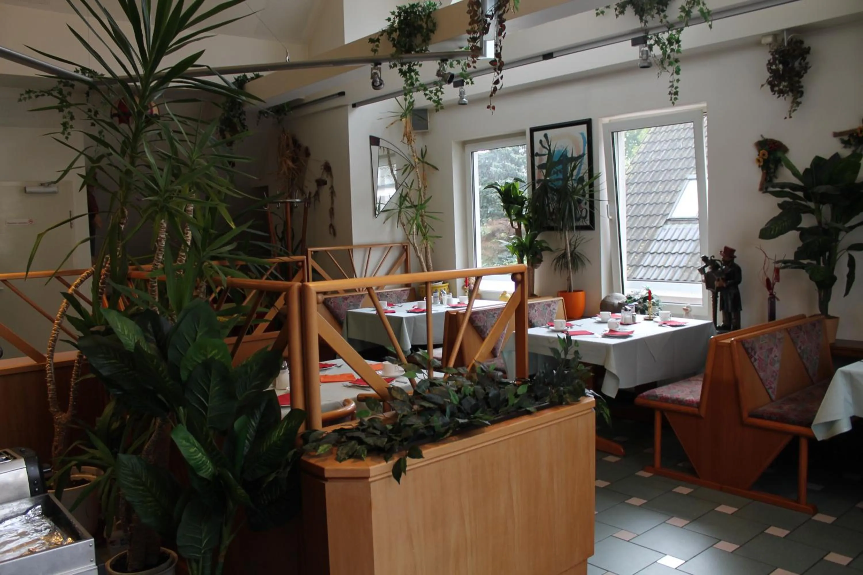 Restaurant/places to eat in Hotel Ideal