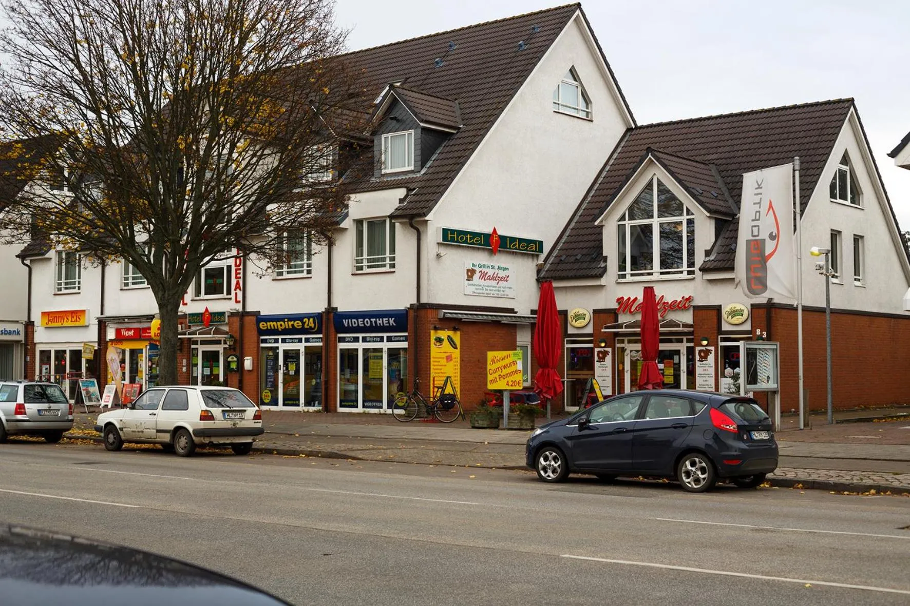 Property building in Hotel Ideal