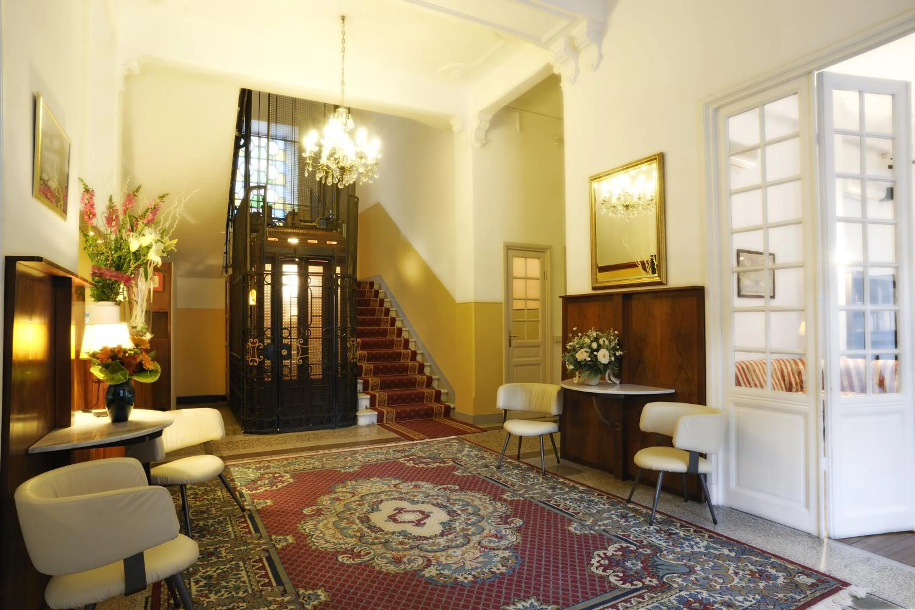 Lobby or reception in Hotel Alfieri
