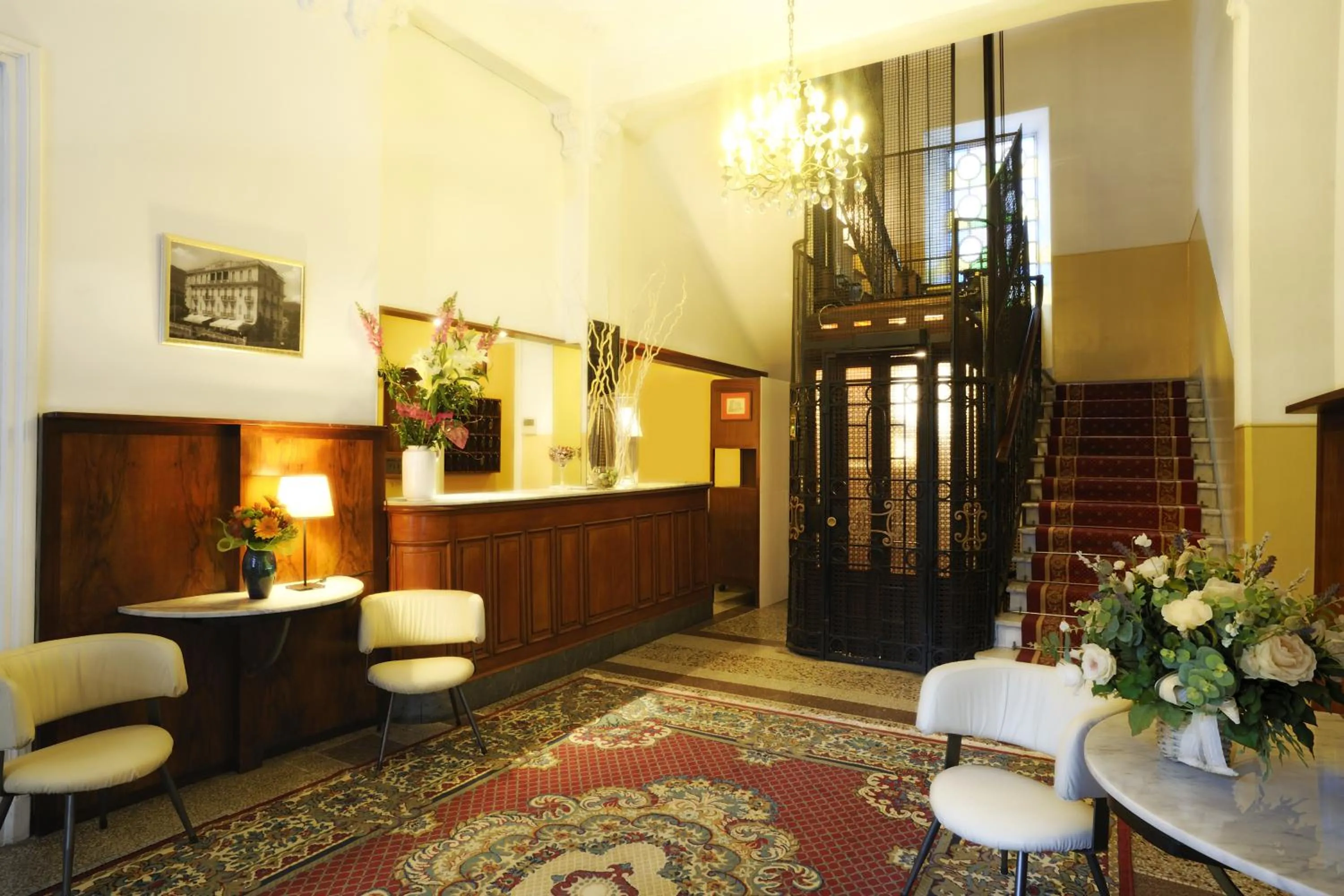 Lobby or reception in Hotel Alfieri