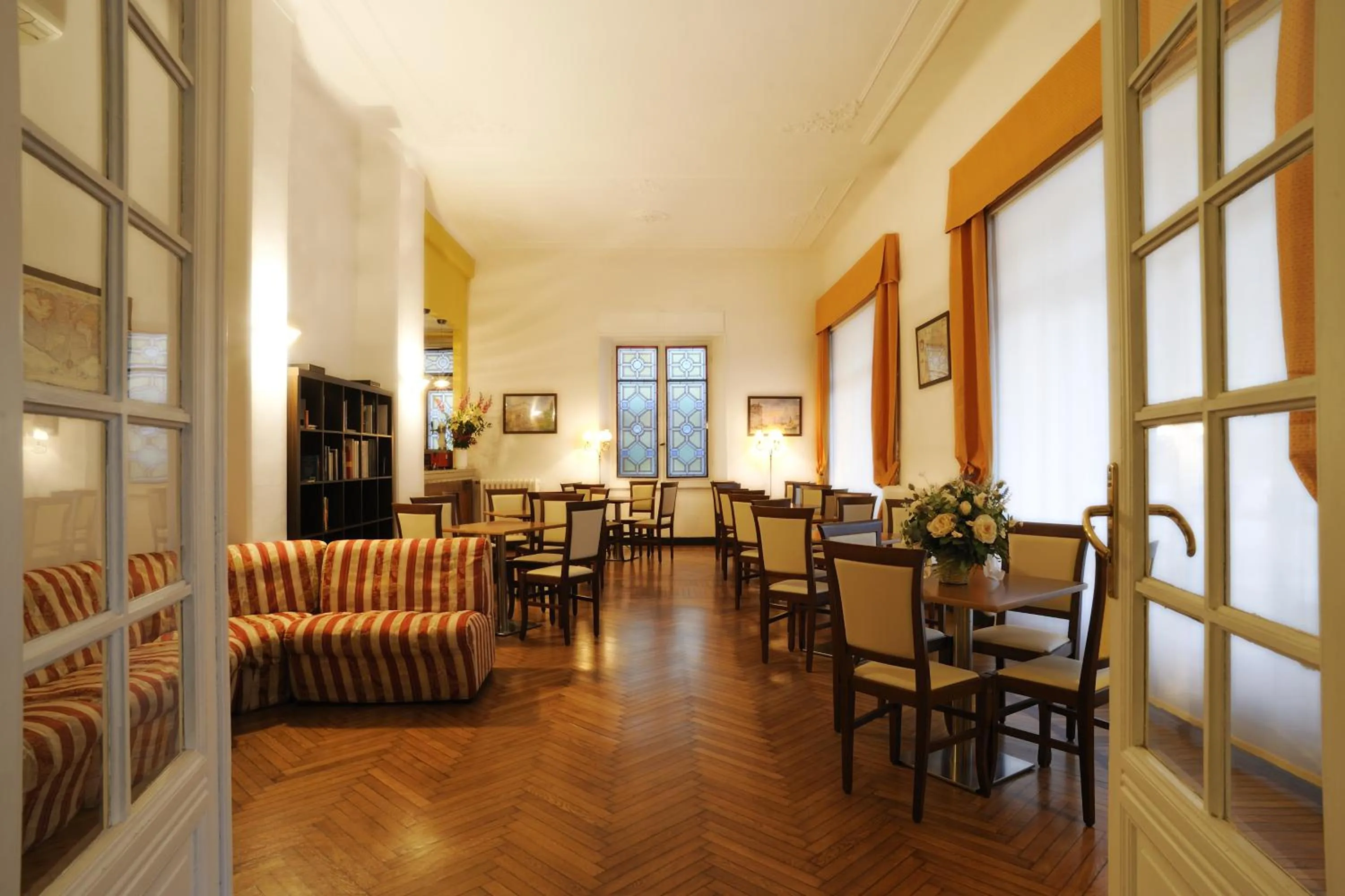 Lounge or bar in Hotel Alfieri