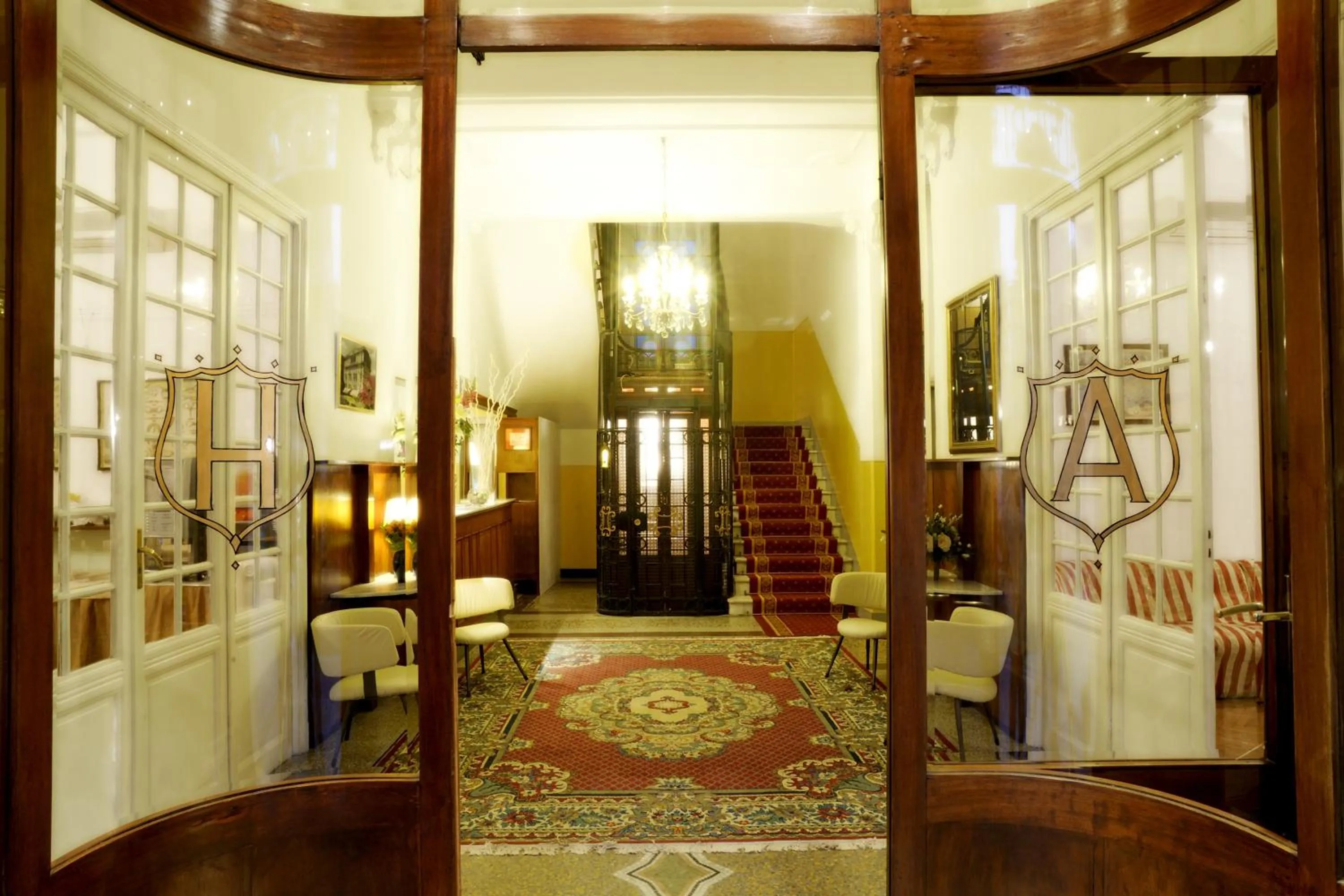 Facade/entrance in Hotel Alfieri