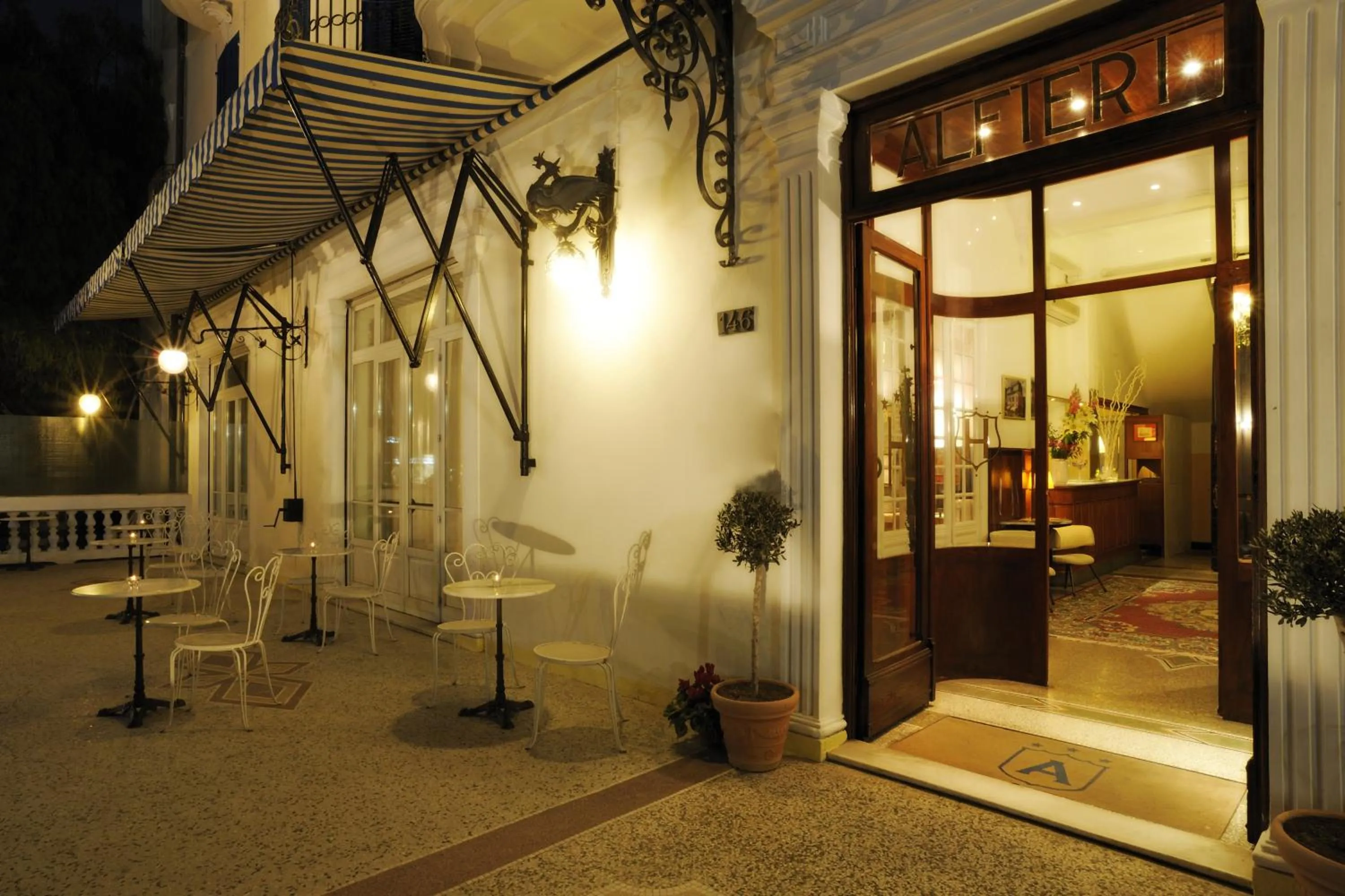 Facade/entrance in Hotel Alfieri
