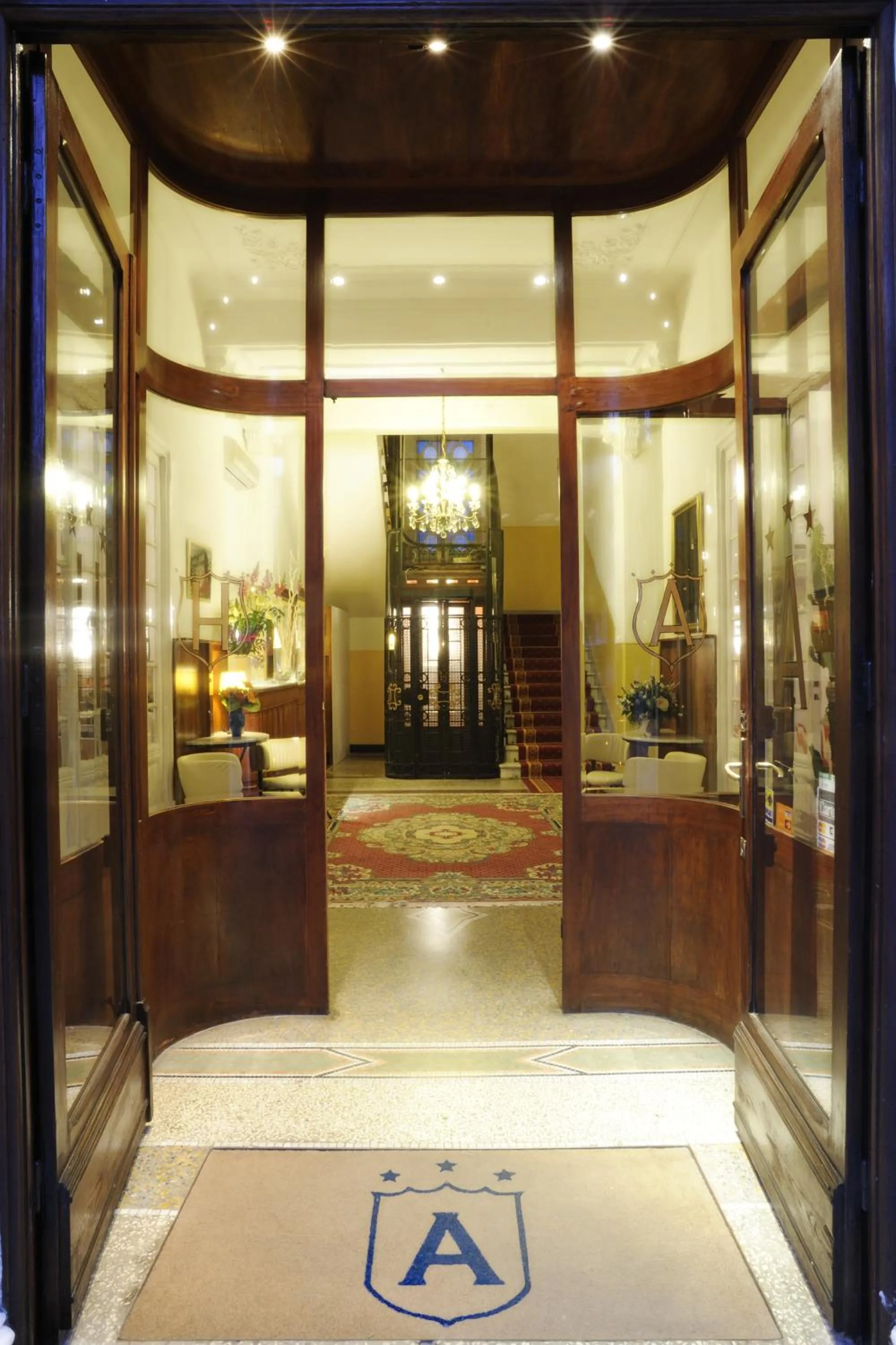 Facade/entrance in Hotel Alfieri