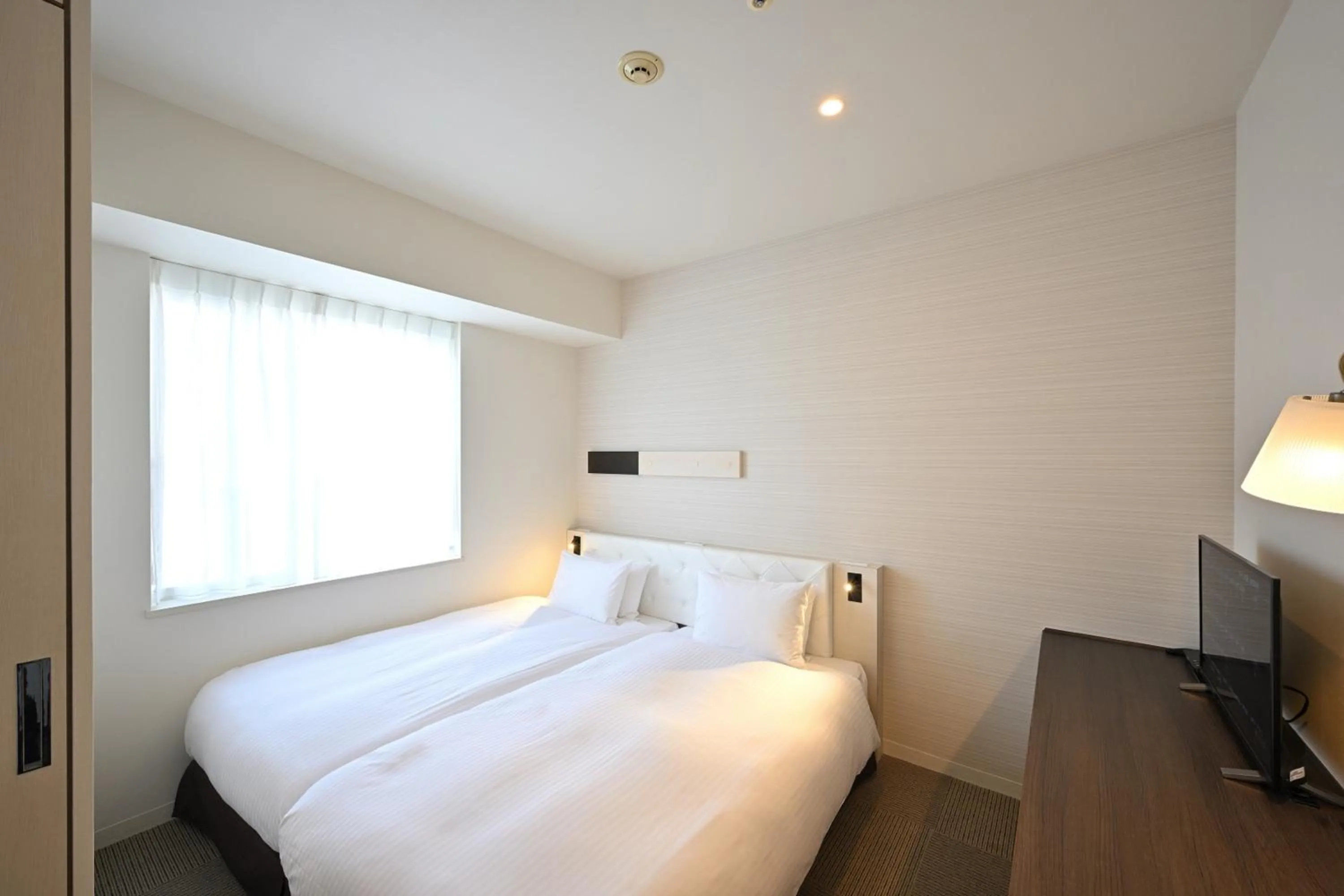 Photo of the whole room, Bed in Hotel Keihan Tokyo Yotsuya