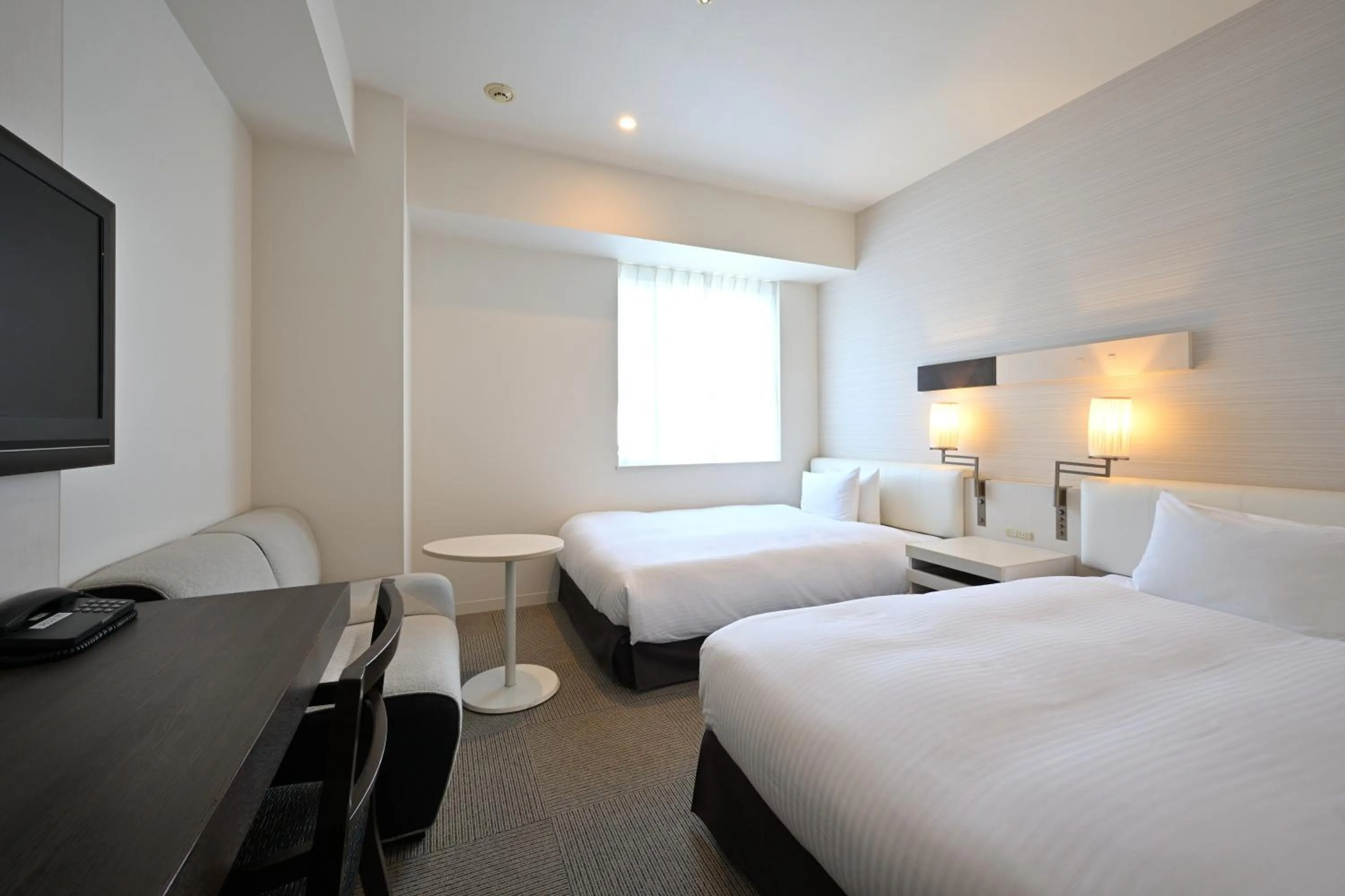 Photo of the whole room, Bed in Hotel Keihan Tokyo Yotsuya