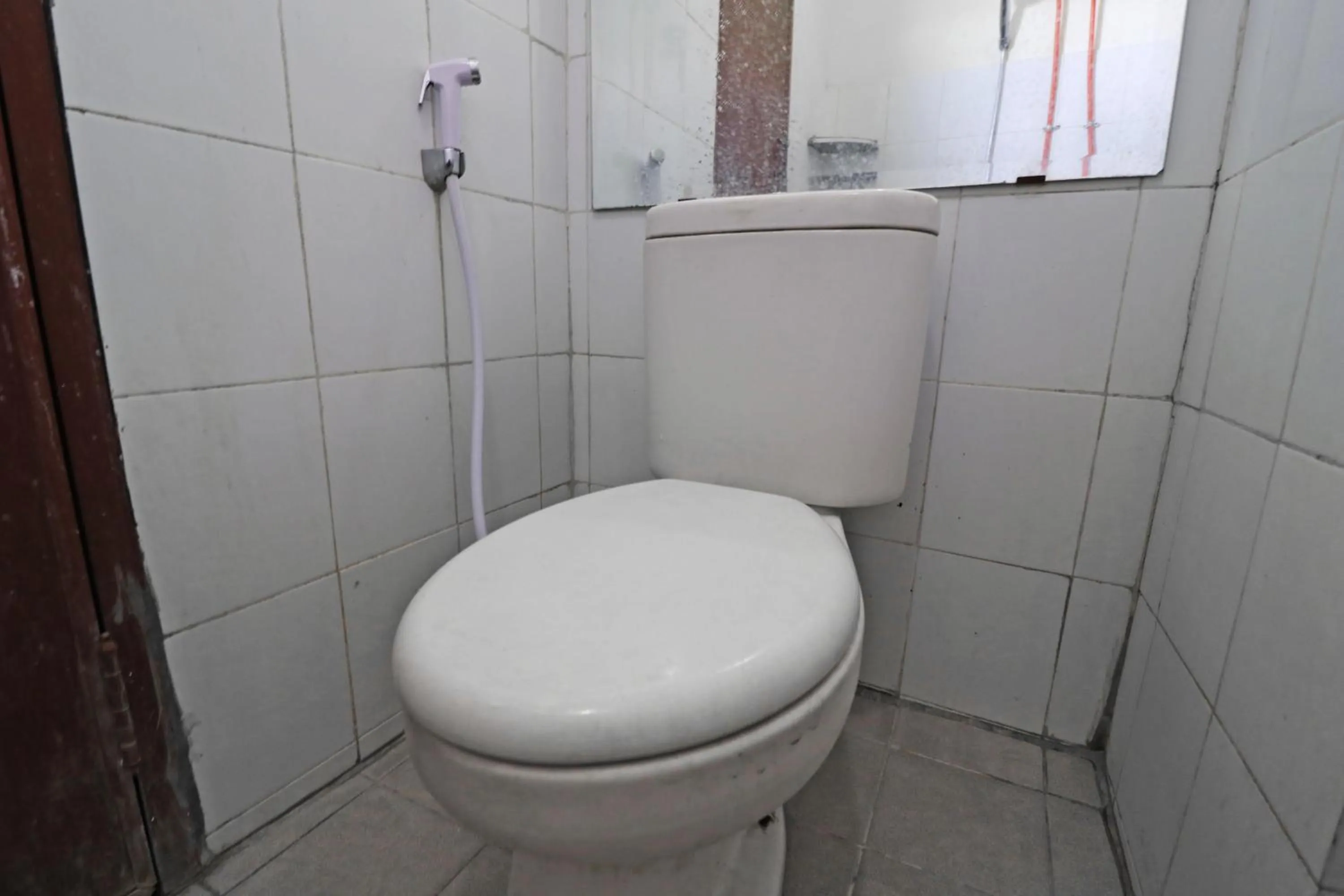 Toilet in Inkubus Gateway Apartment Ahmad Yani by Ridwan