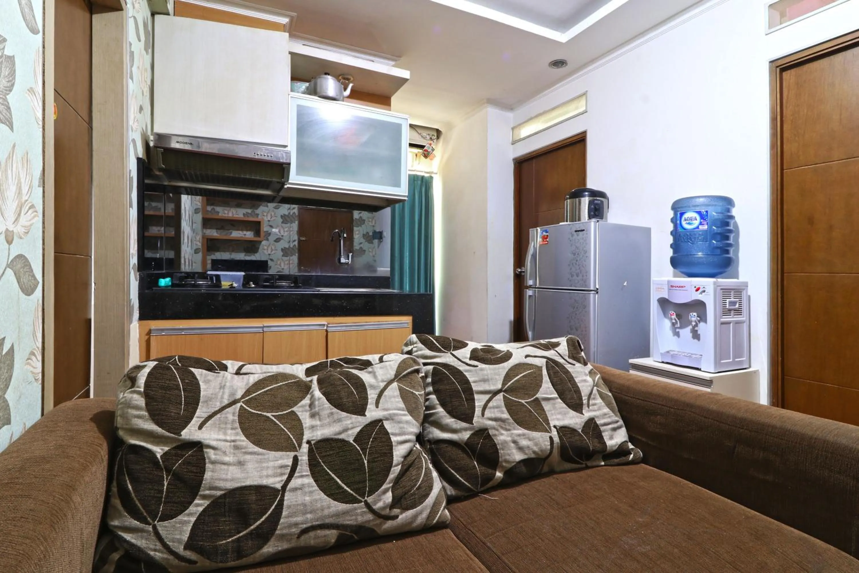 Living room in Inkubus Gateway Apartment Ahmad Yani by Ridwan