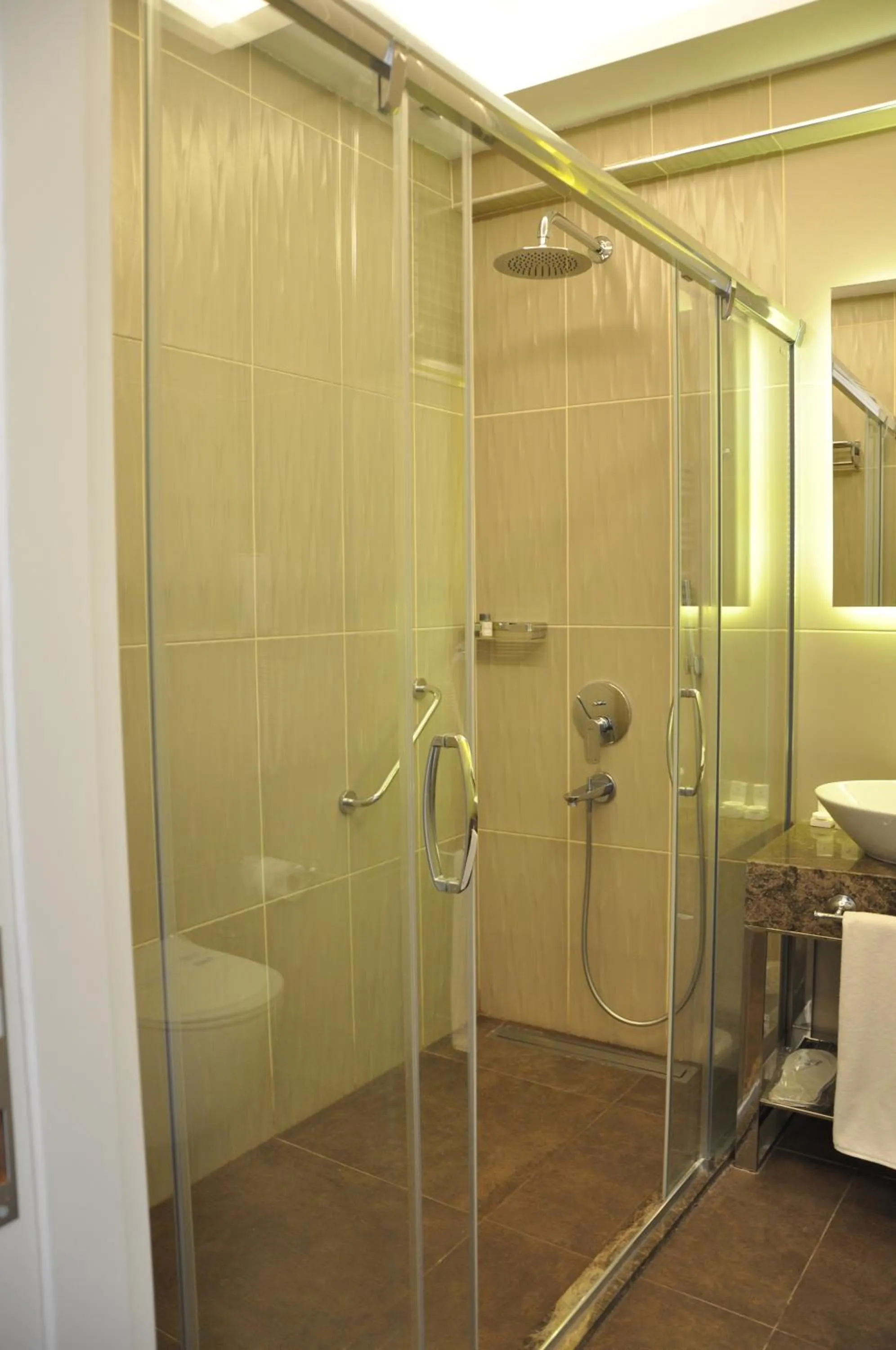 Shower in Centrum Suites İstanbul