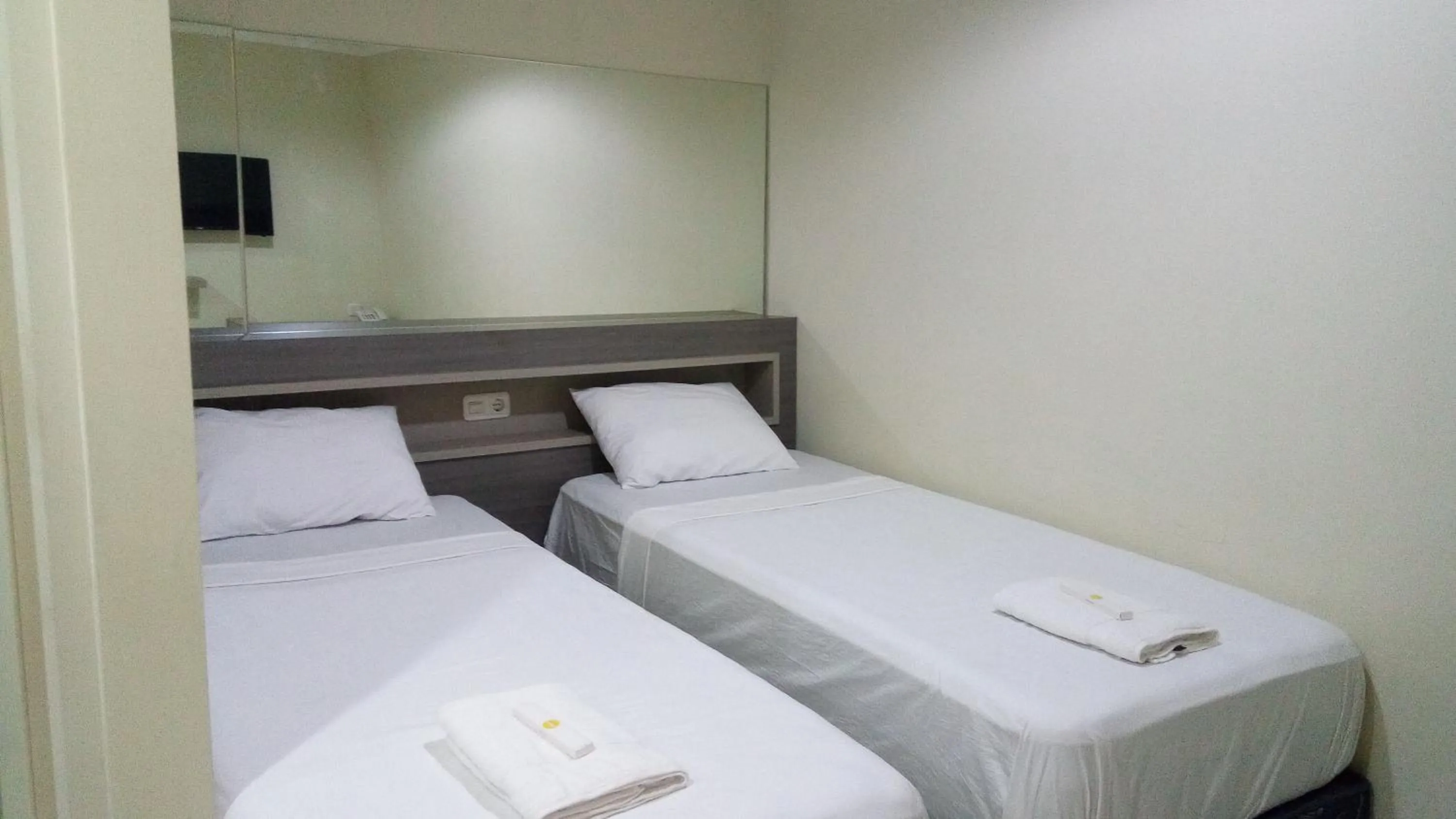 Property building, Bed in Ethan Hotel Cilincing Plaza