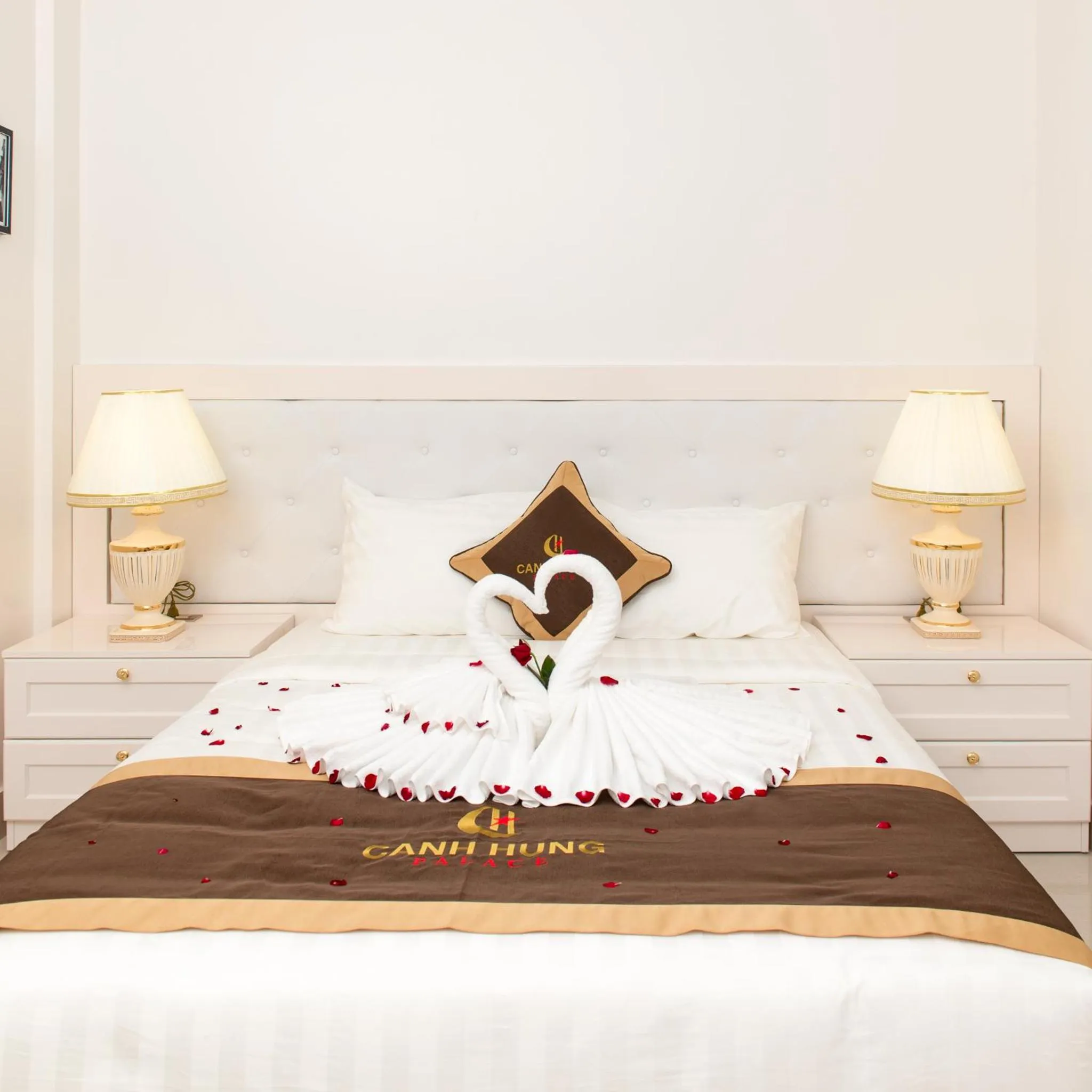 Bed in Canh Hung Palace