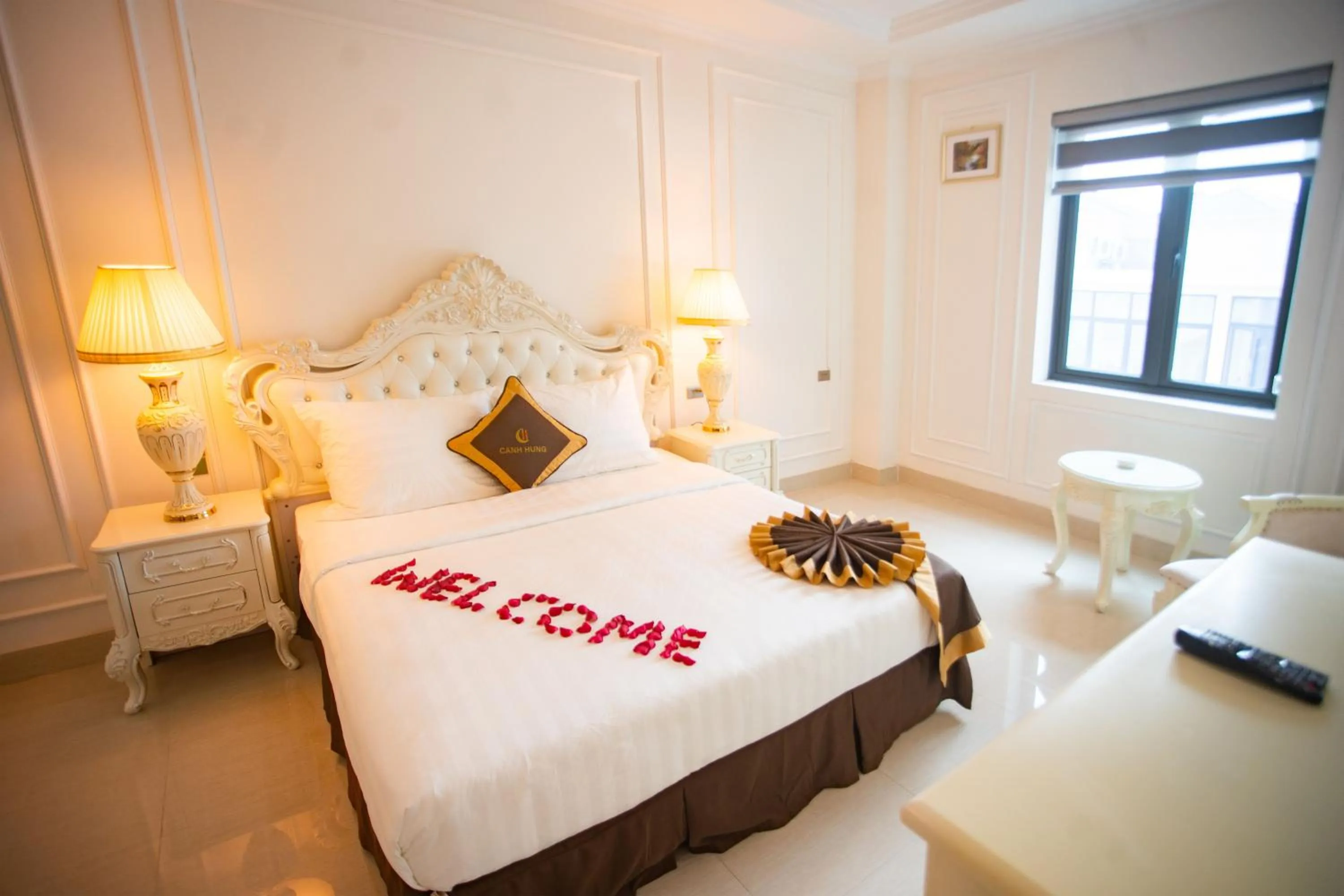 Bed in Canh Hung Palace