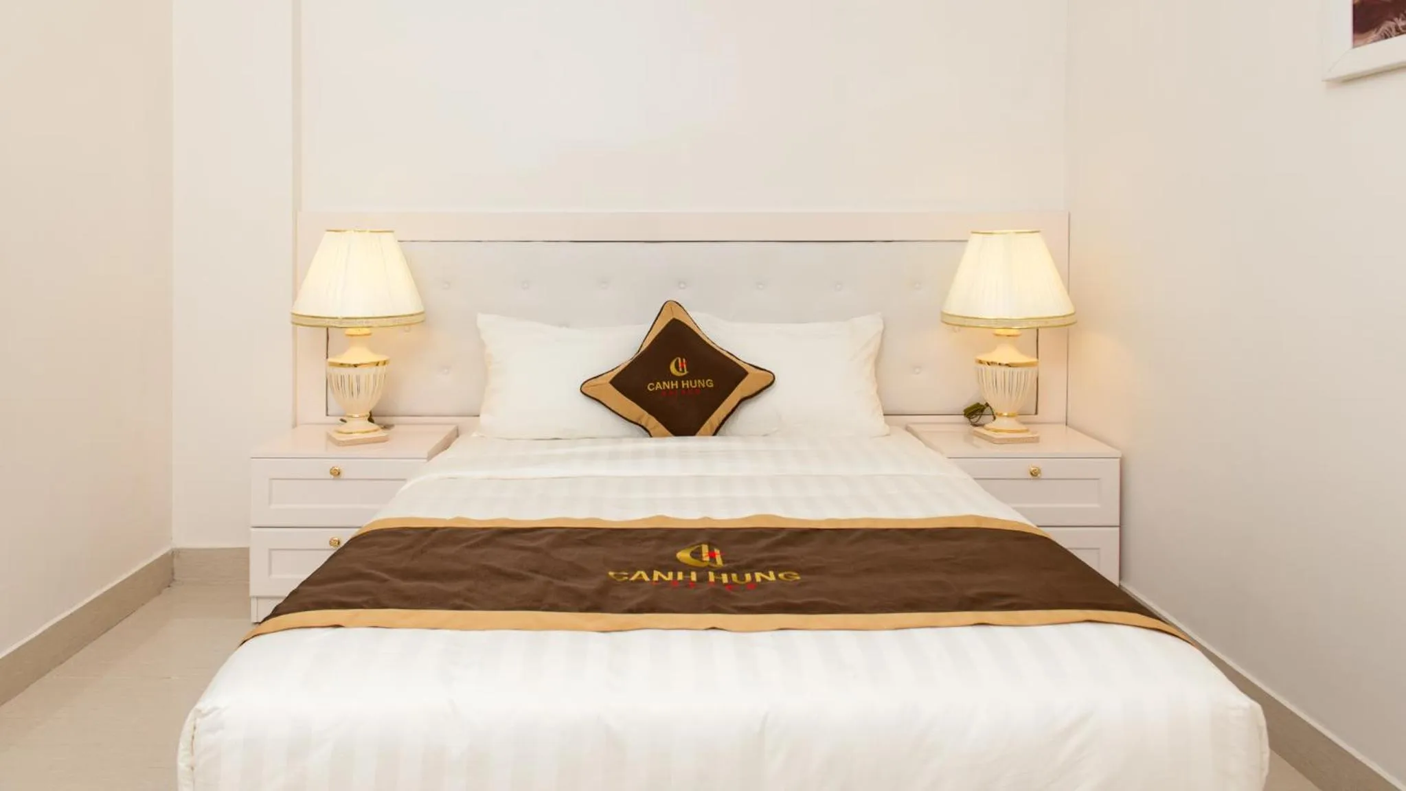 Bed in Canh Hung Palace