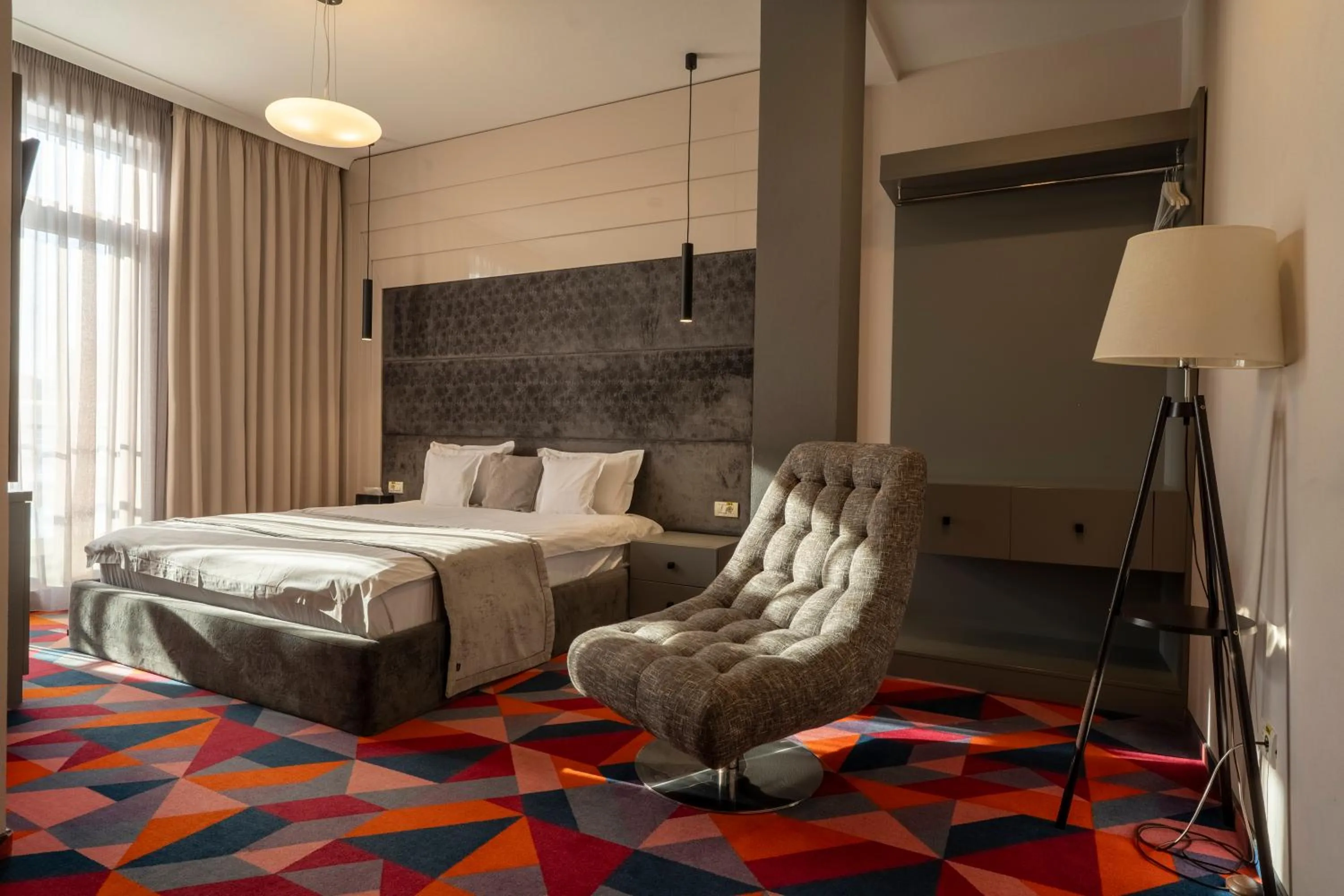 Photo of the whole room, Bed in Element